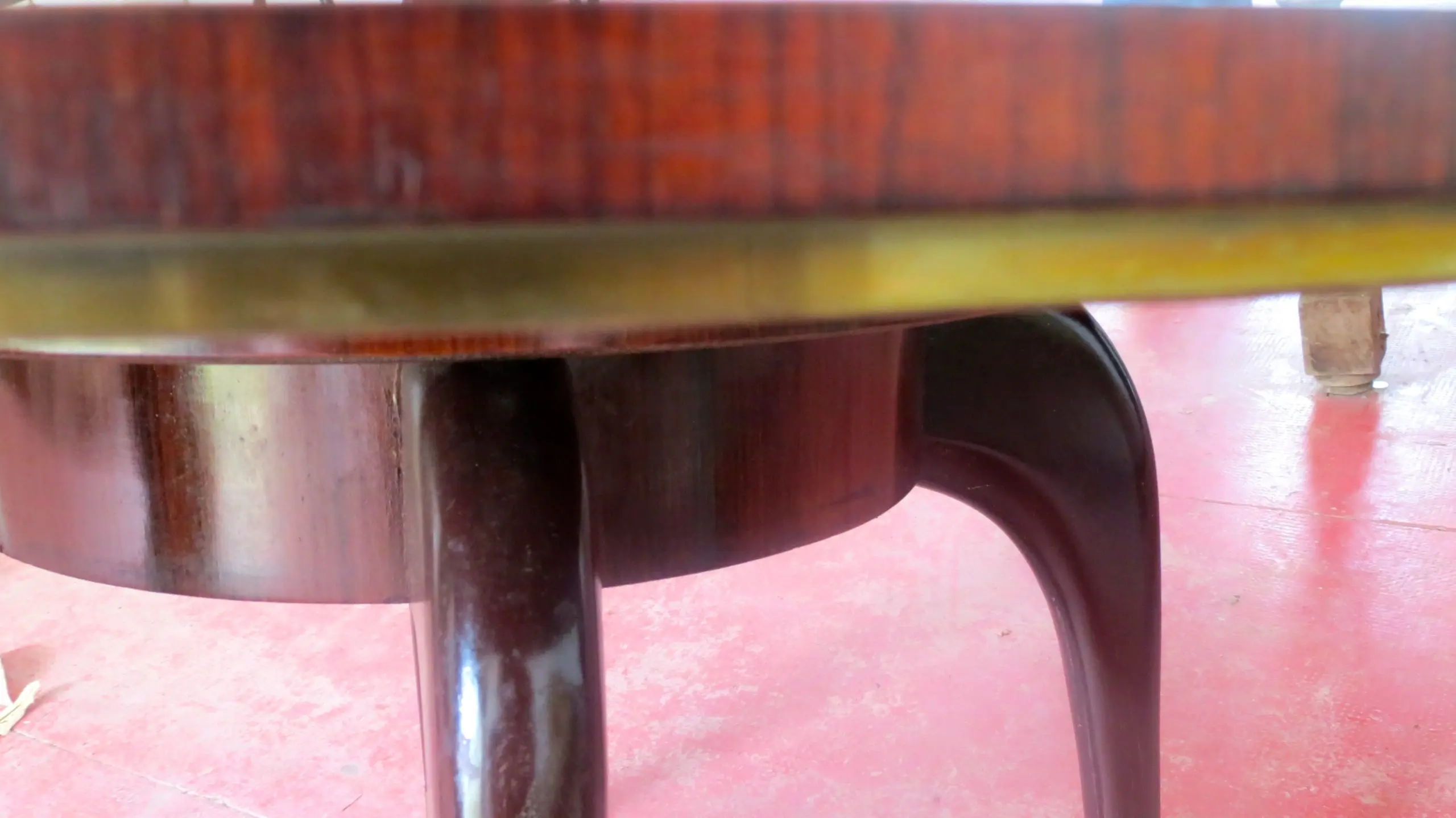 Rare large round mahogany coffee table attr. Paolo Buffa,1940 — photo 15