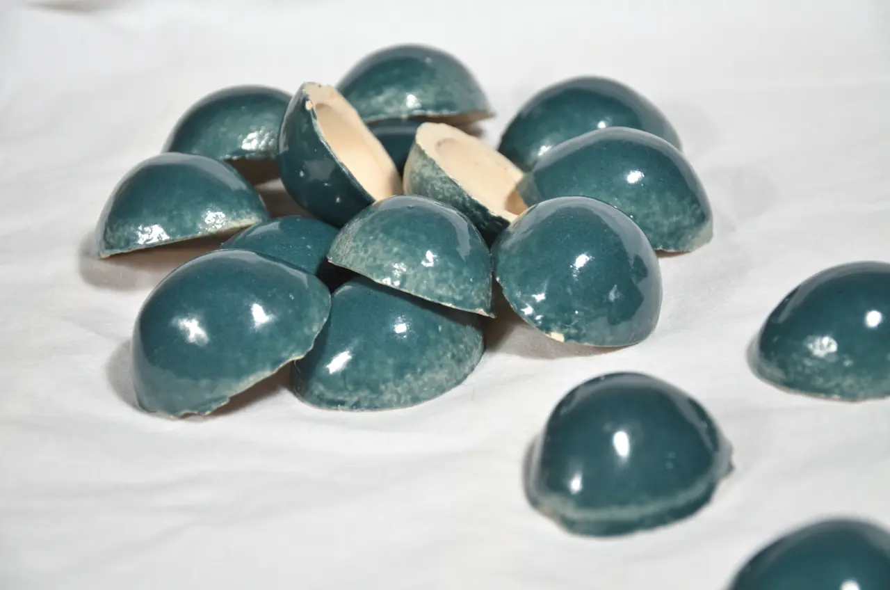 Gio Ponti , group of 100 green ovoid glazed ceramic tiles,1964 — image 3