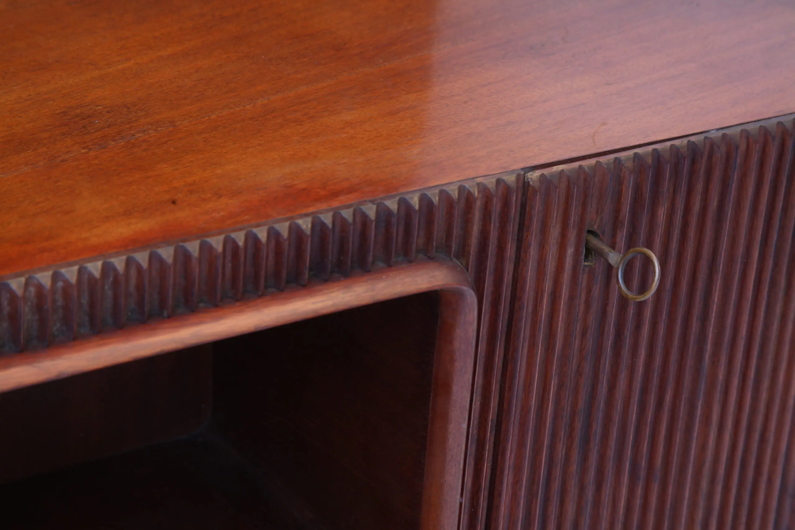 Important Italian Wall Unit, Large Curved Sofa and Shelfs by Dassi, 1950 — photo 20