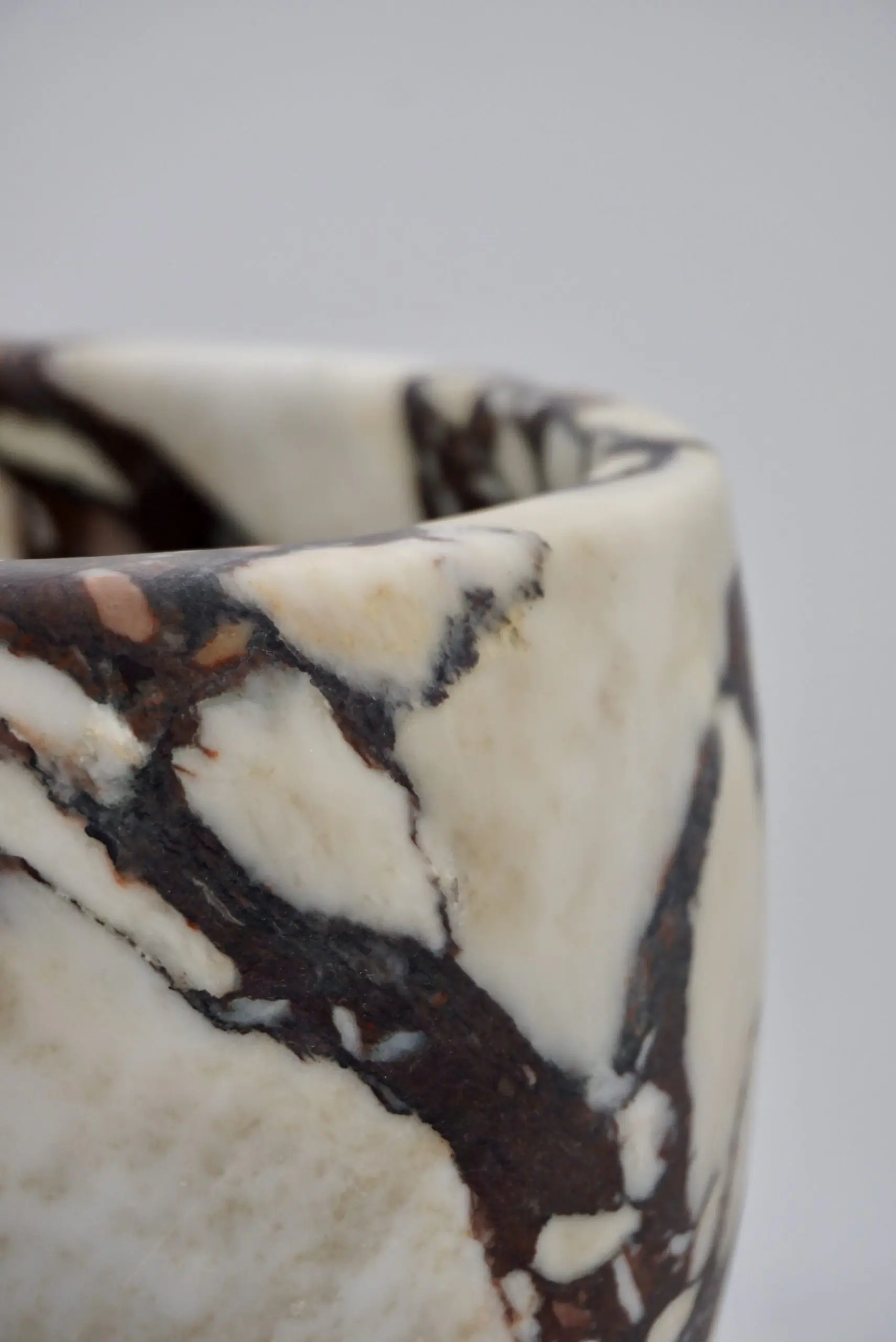 sculptural breccia medicea marble "Pandora" vase by Lorenzo Ciompi, 2021 — photo 9