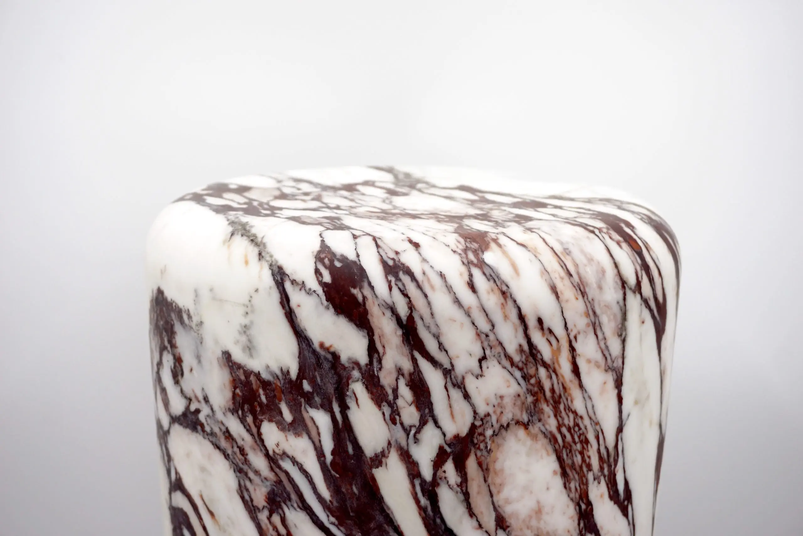Sculptural breccia medicea marble stool "Throne of Dioniso" by Lorenzo Ciompi — image 3