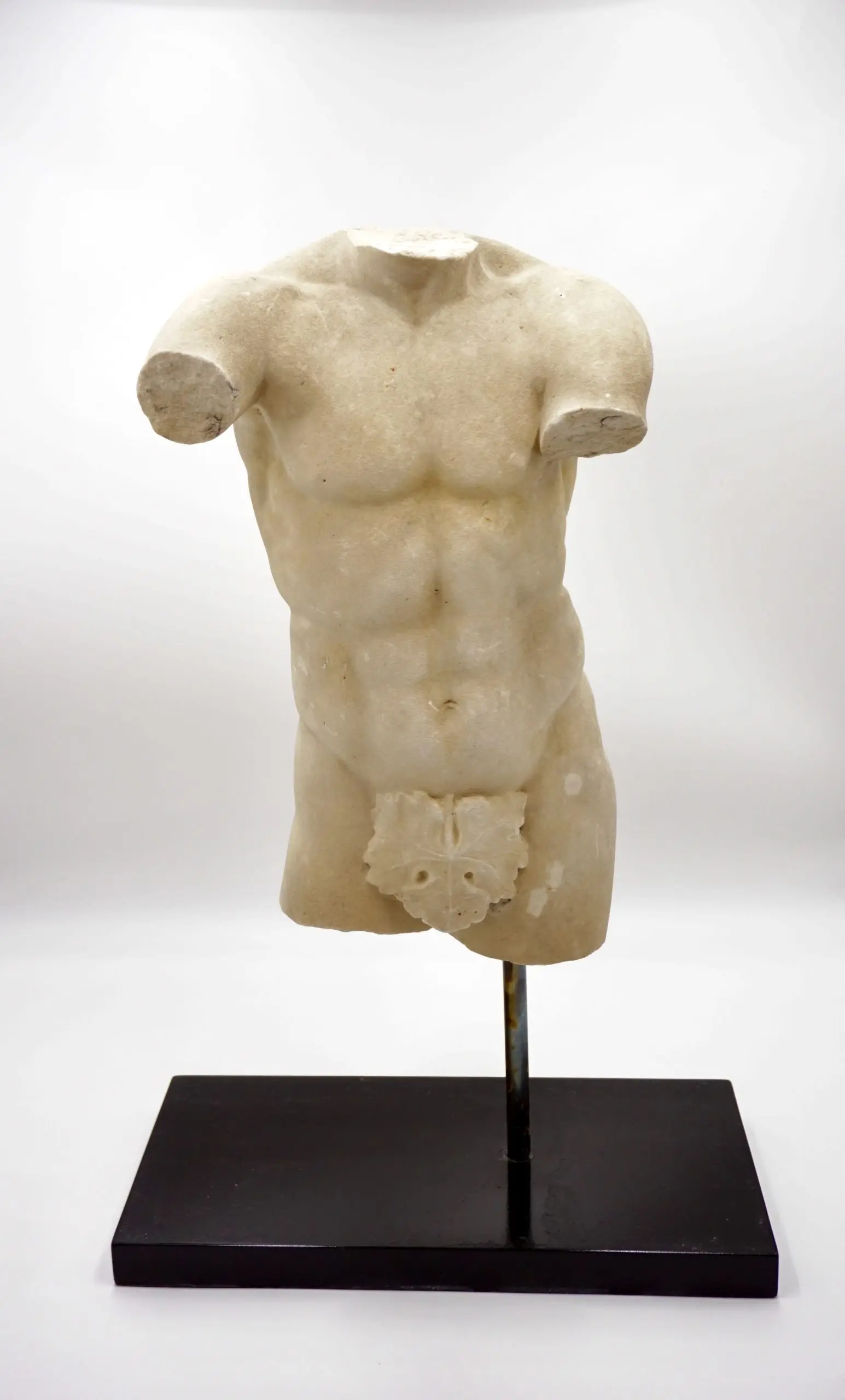 Antique Apoxyomenos male marble torso sculpture, white Carrara marble, XIX sec. — photo 5