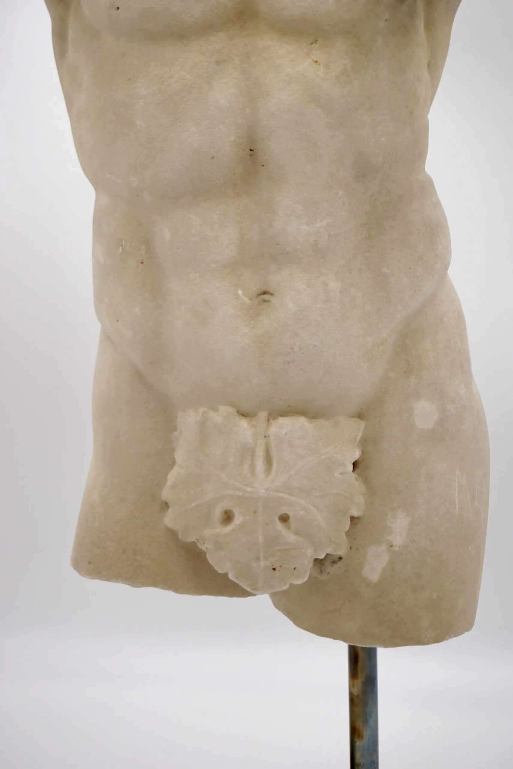 Antique Apoxyomenos male marble torso sculpture, white Carrara marble, XIX sec. — photo 8