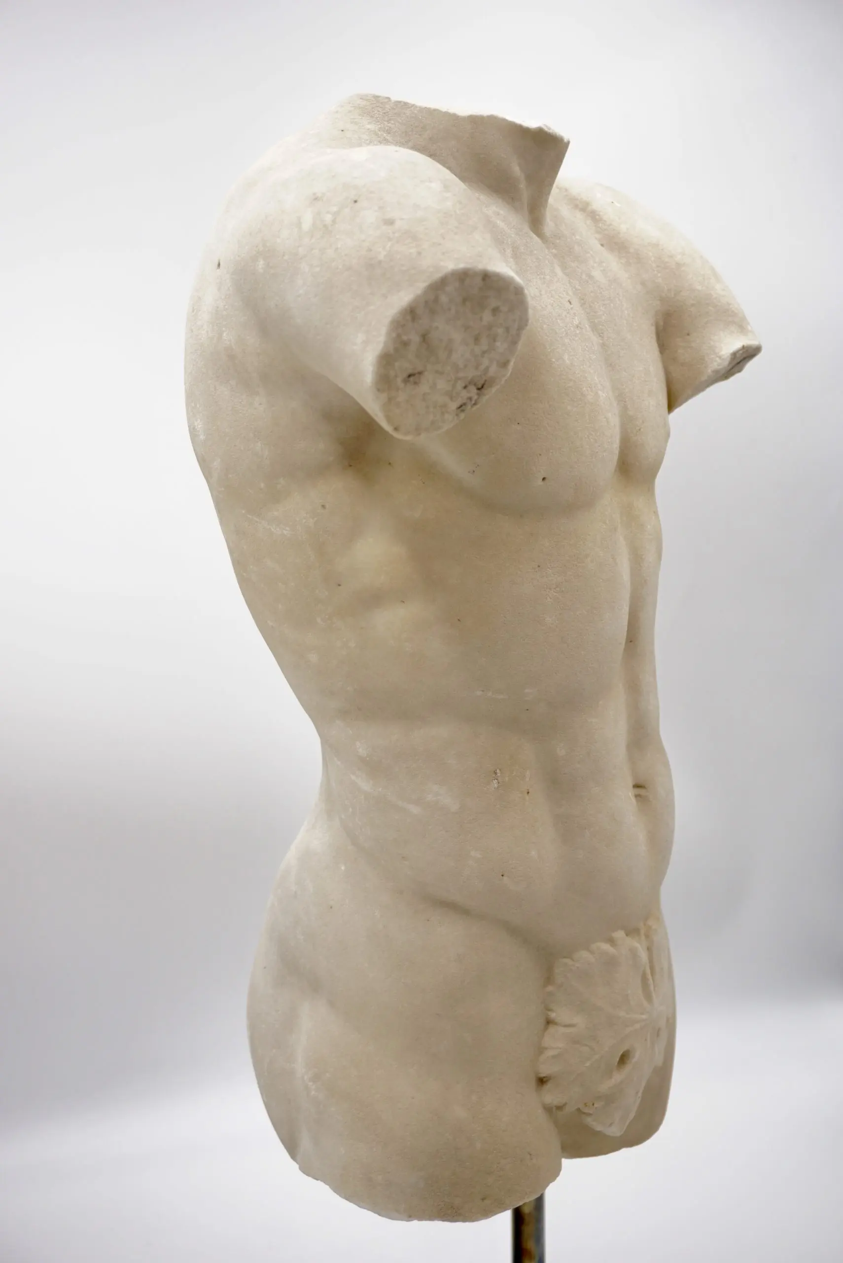 Antique Apoxyomenos male marble torso sculpture, white Carrara marble, XIX sec. — photo 9