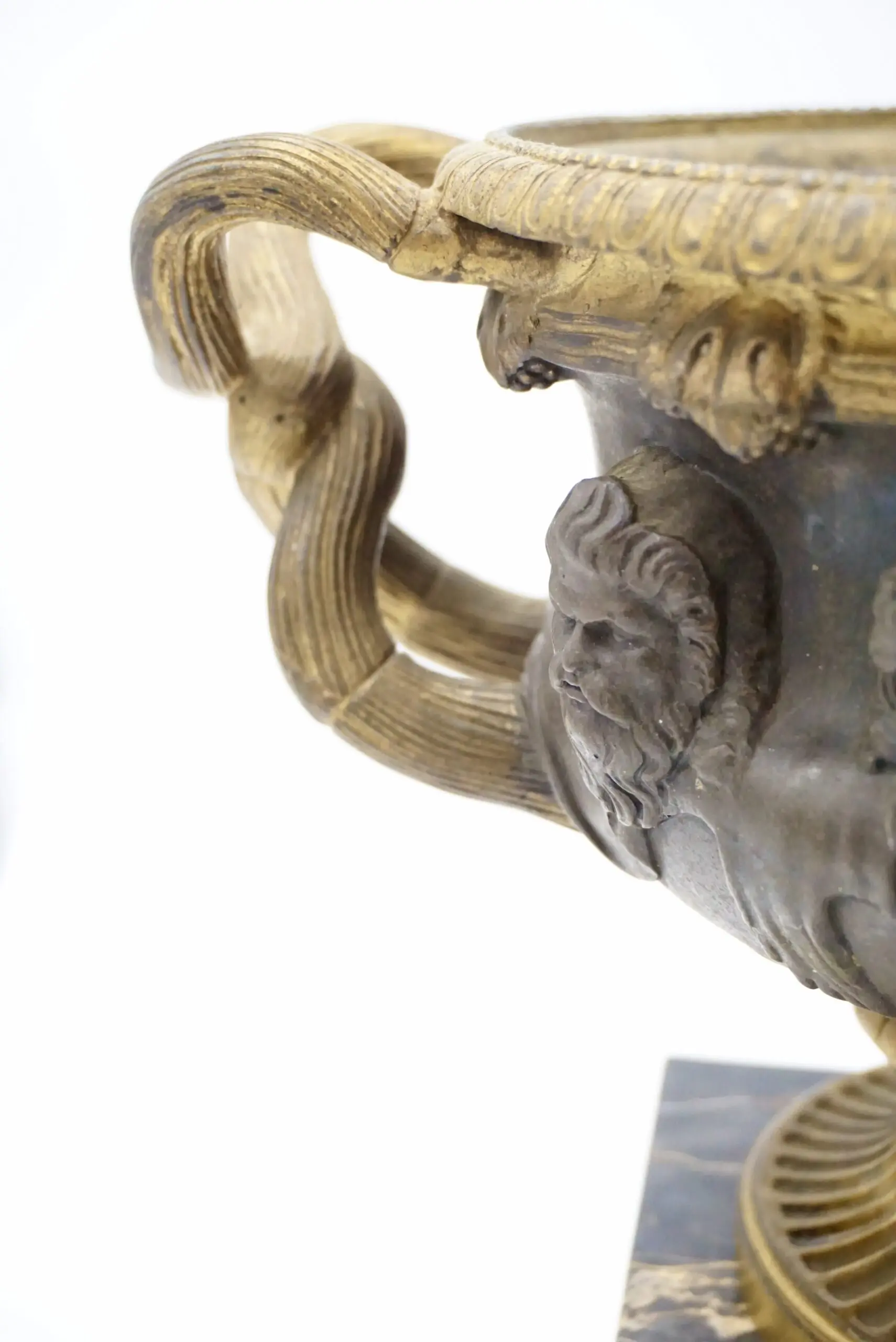 bronze and gilt Warwick vase lamp on portoro marble basis, by Barbadienne 1860 — photo 5