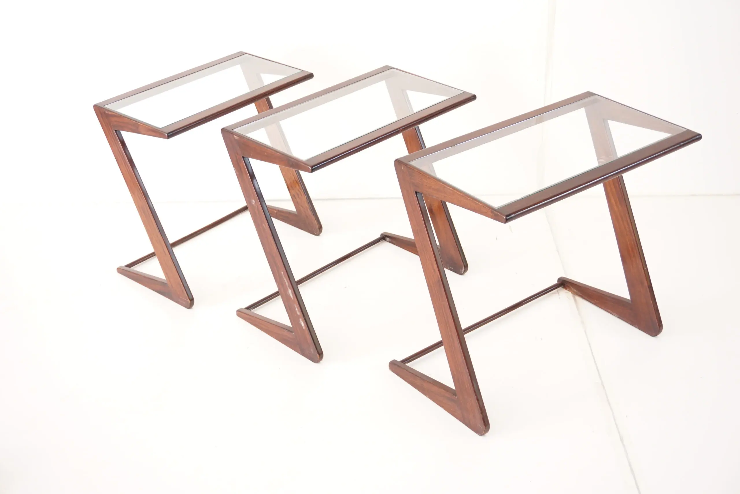 Giuseppe Scapinelli set of three nesting side tables, teak and glass, 1950 — photo 5