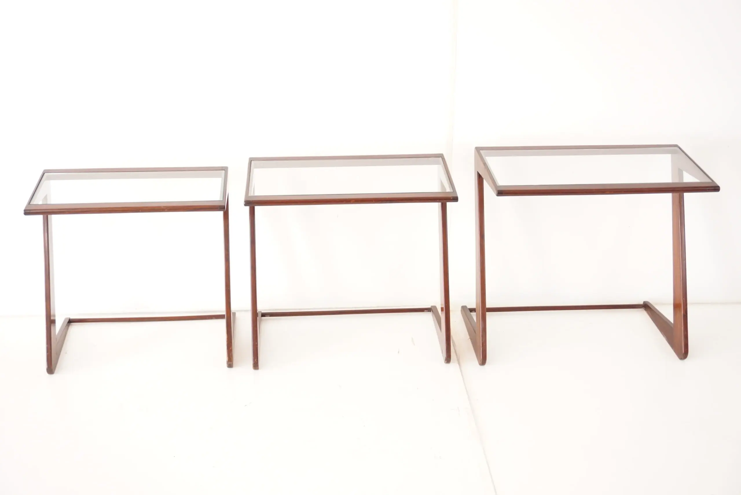Giuseppe Scapinelli set of three nesting side tables, teak and glass, 1950 — photo 7