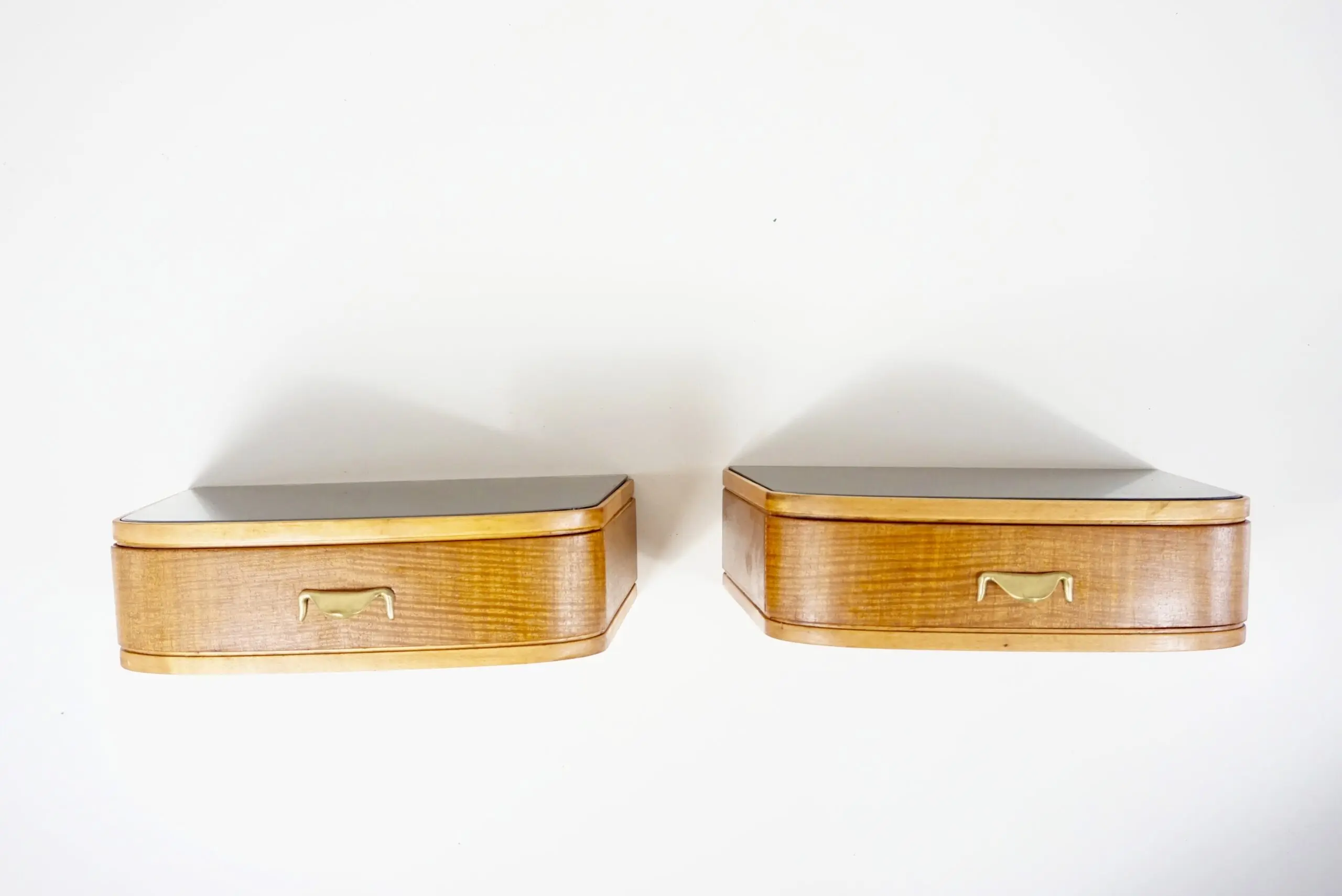 A pair of Osvaldo Borsani floating bedside tables, wall mounted, 1950 — photo 4