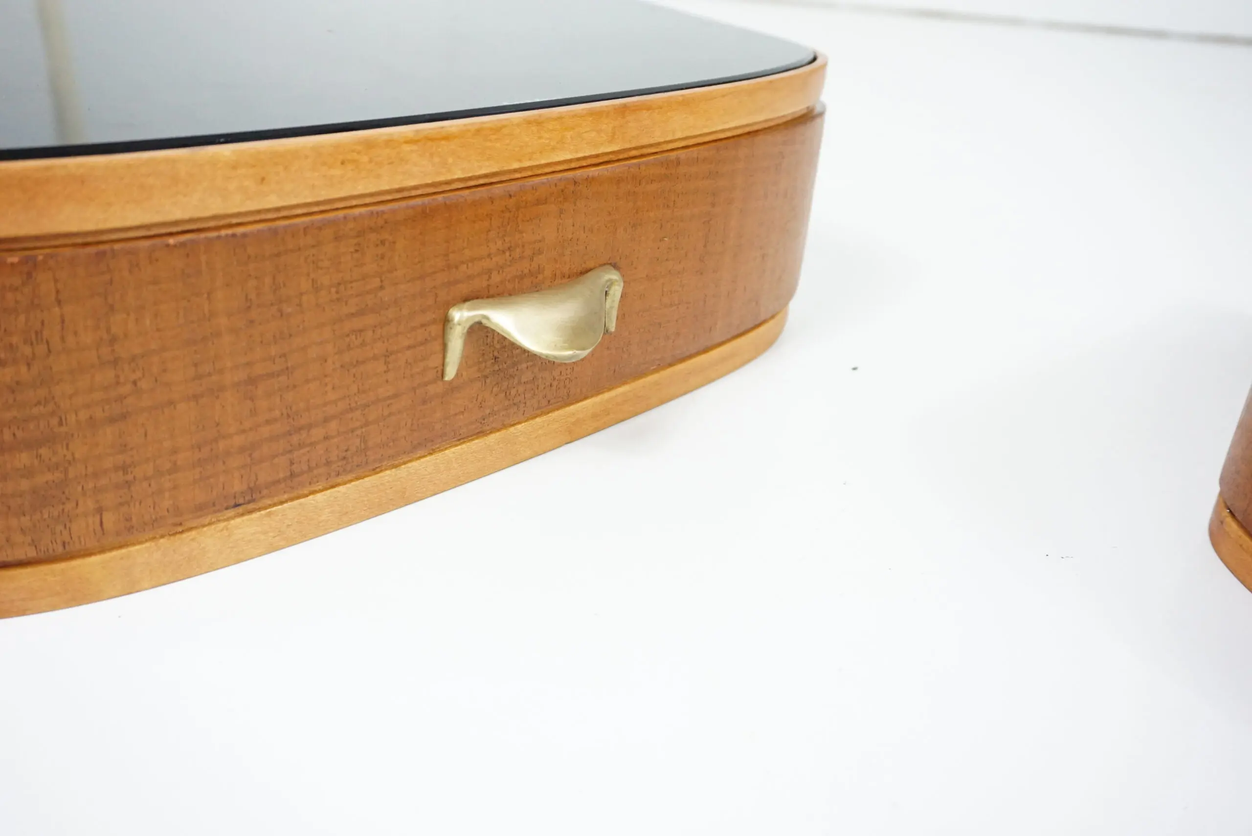 A pair of Osvaldo Borsani floating bedside tables, wall mounted, 1950 — photo 10