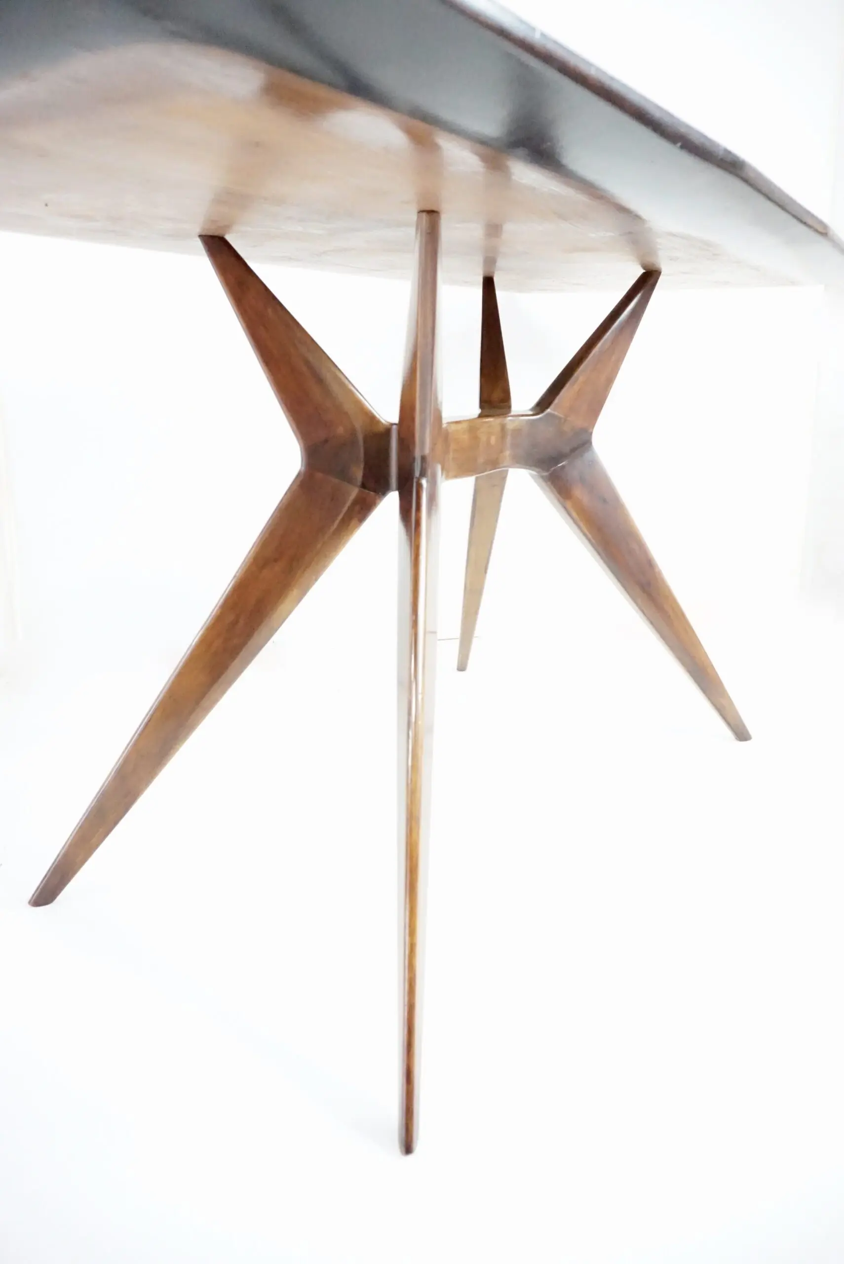 fine Attr. Ico Parisi walnut dining or console table, 1950 — photo 11