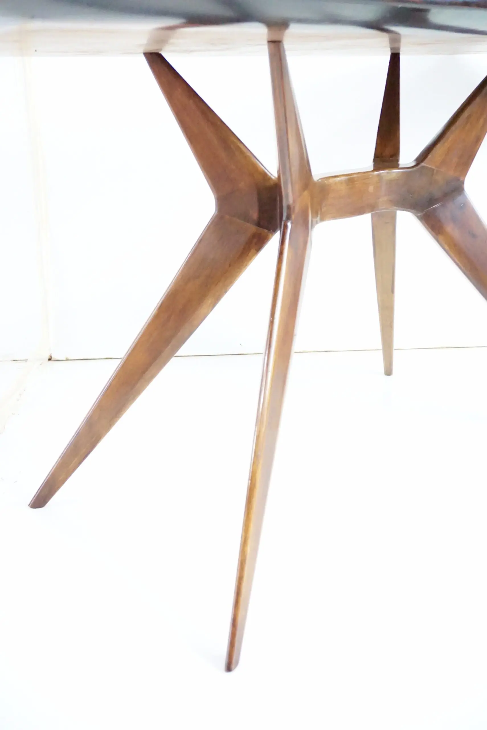 fine Attr. Ico Parisi walnut dining or console table, 1950 — photo 10