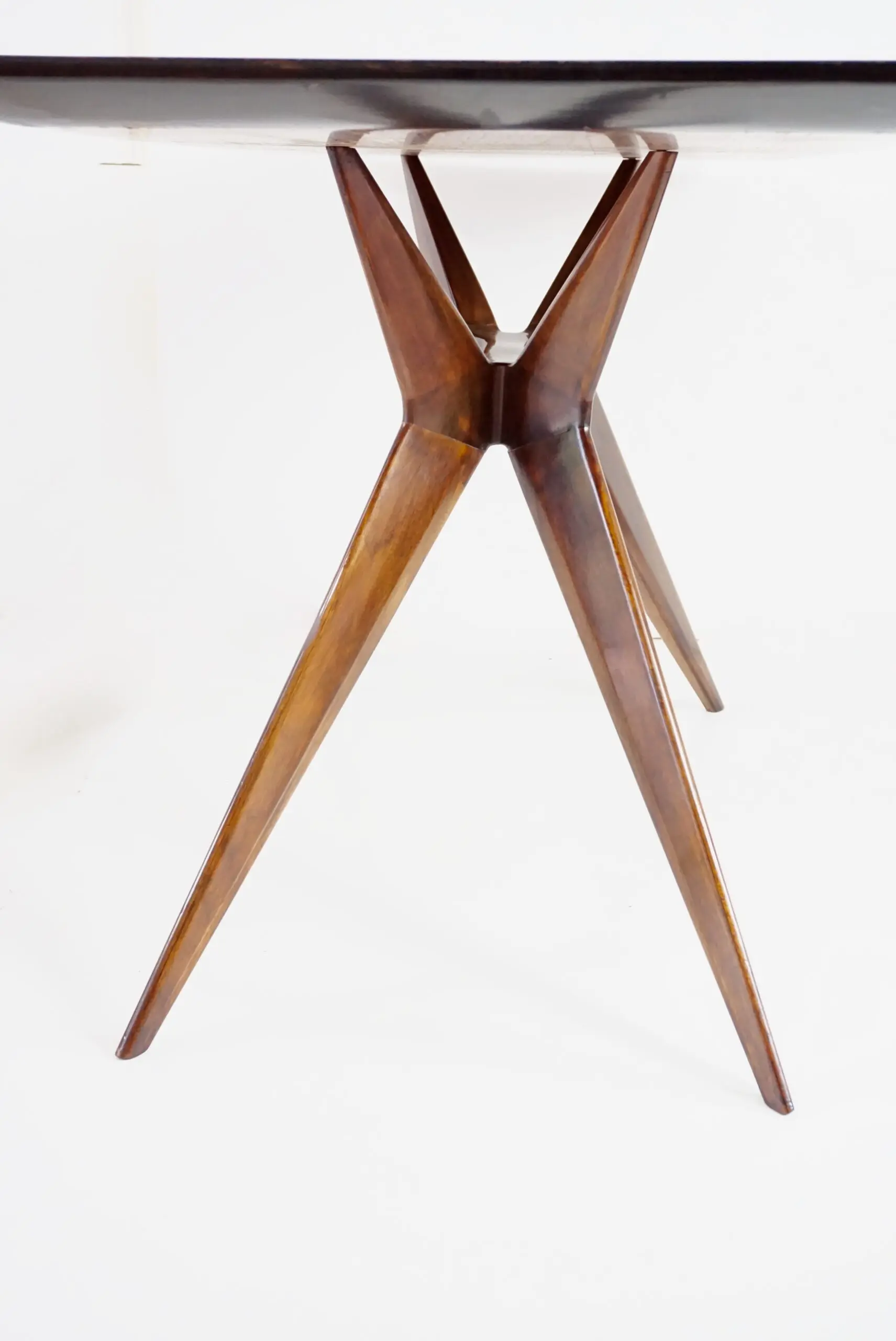 fine Attr. Ico Parisi walnut dining or console table, 1950 — photo 8