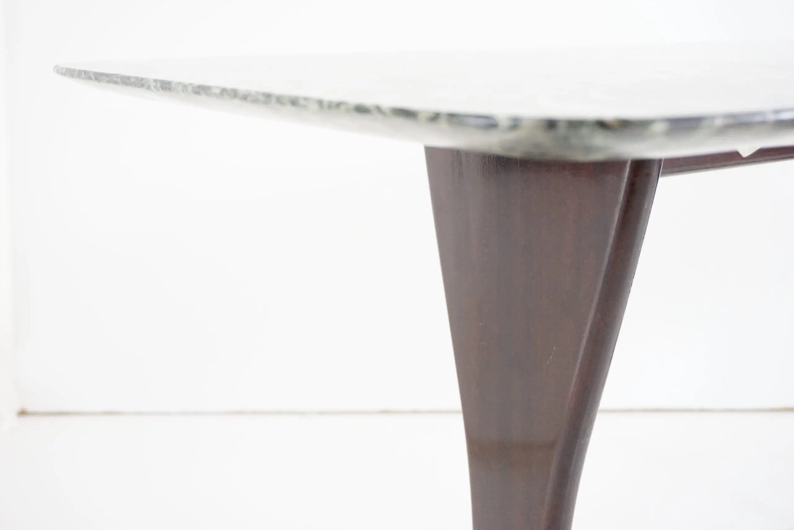 Fine Guglielmo Ulrich coffee table, verde alpi marble top, brass feet,  1940 — photo 15