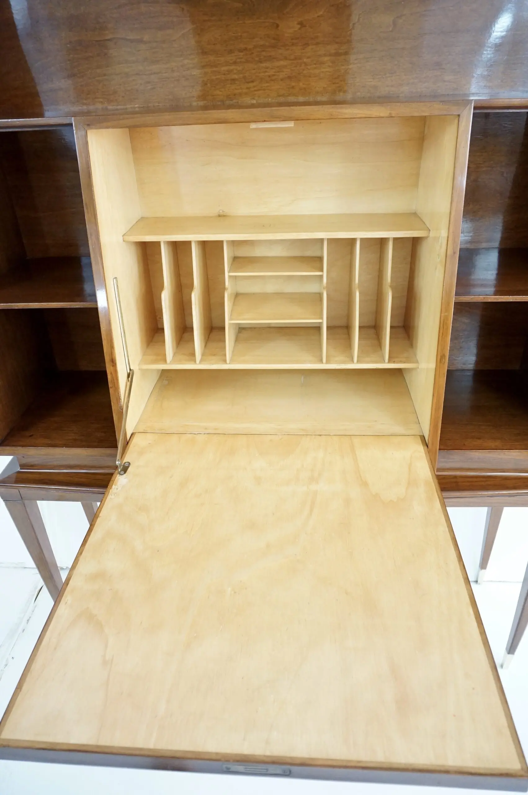 Tomaso Buzzi and Emilio Lancia attr. bookcase cabinet veneered root walnut, 1940 — photo 17