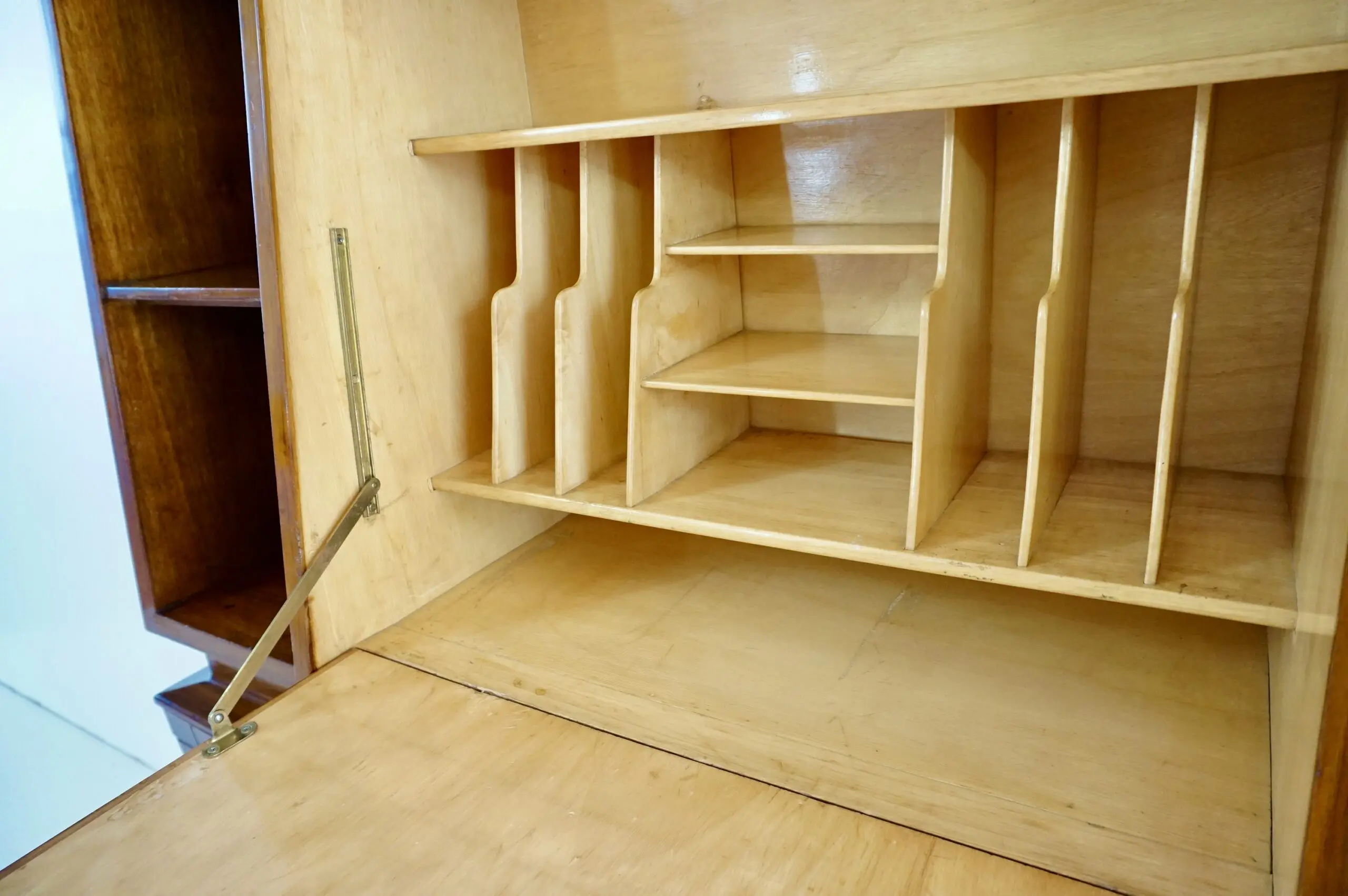 Tomaso Buzzi and Emilio Lancia attr. bookcase cabinet veneered root walnut, 1940 — photo 18