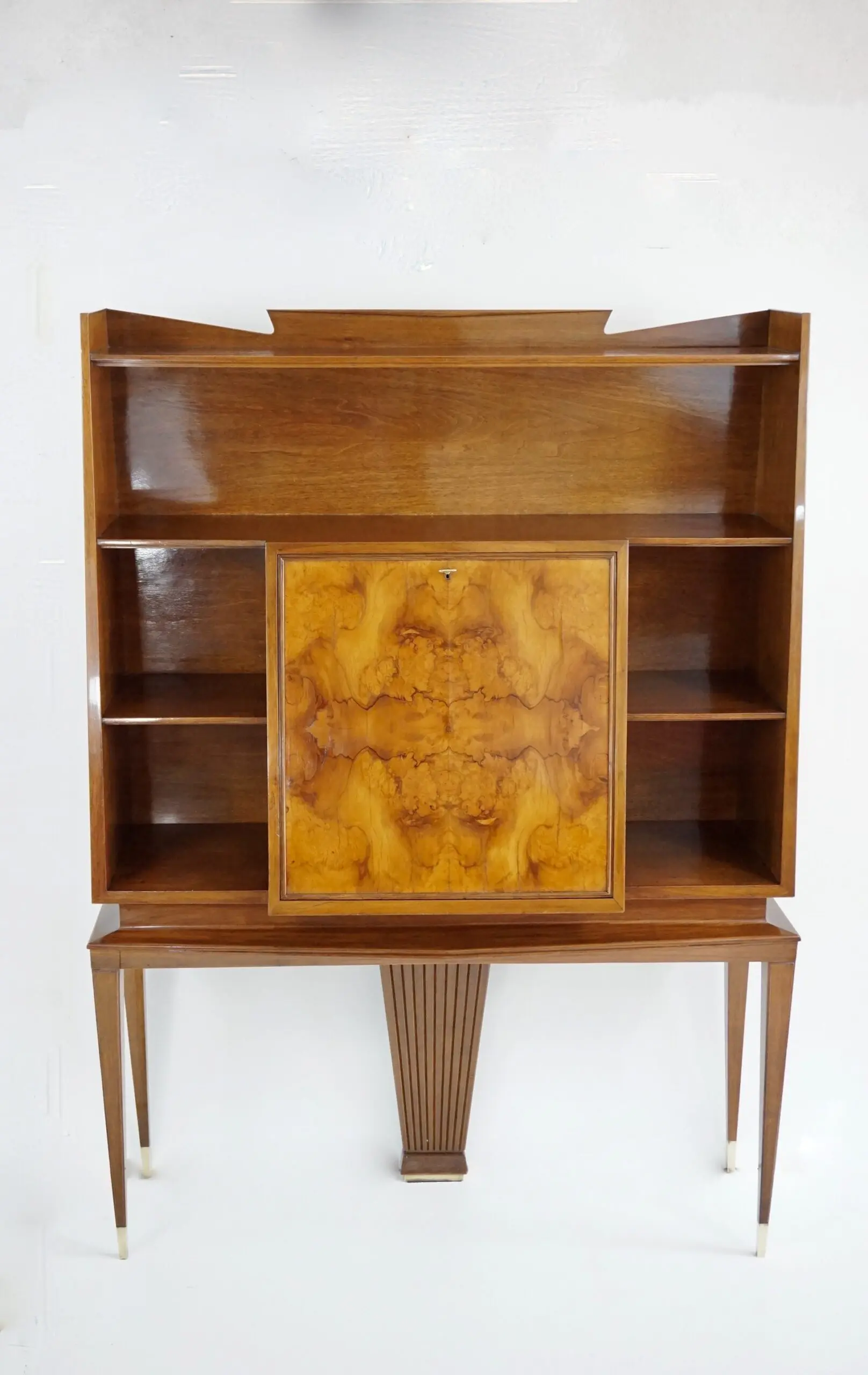 Tomaso Buzzi and Emilio Lancia attr. bookcase cabinet veneered root walnut, 1940 — image 2