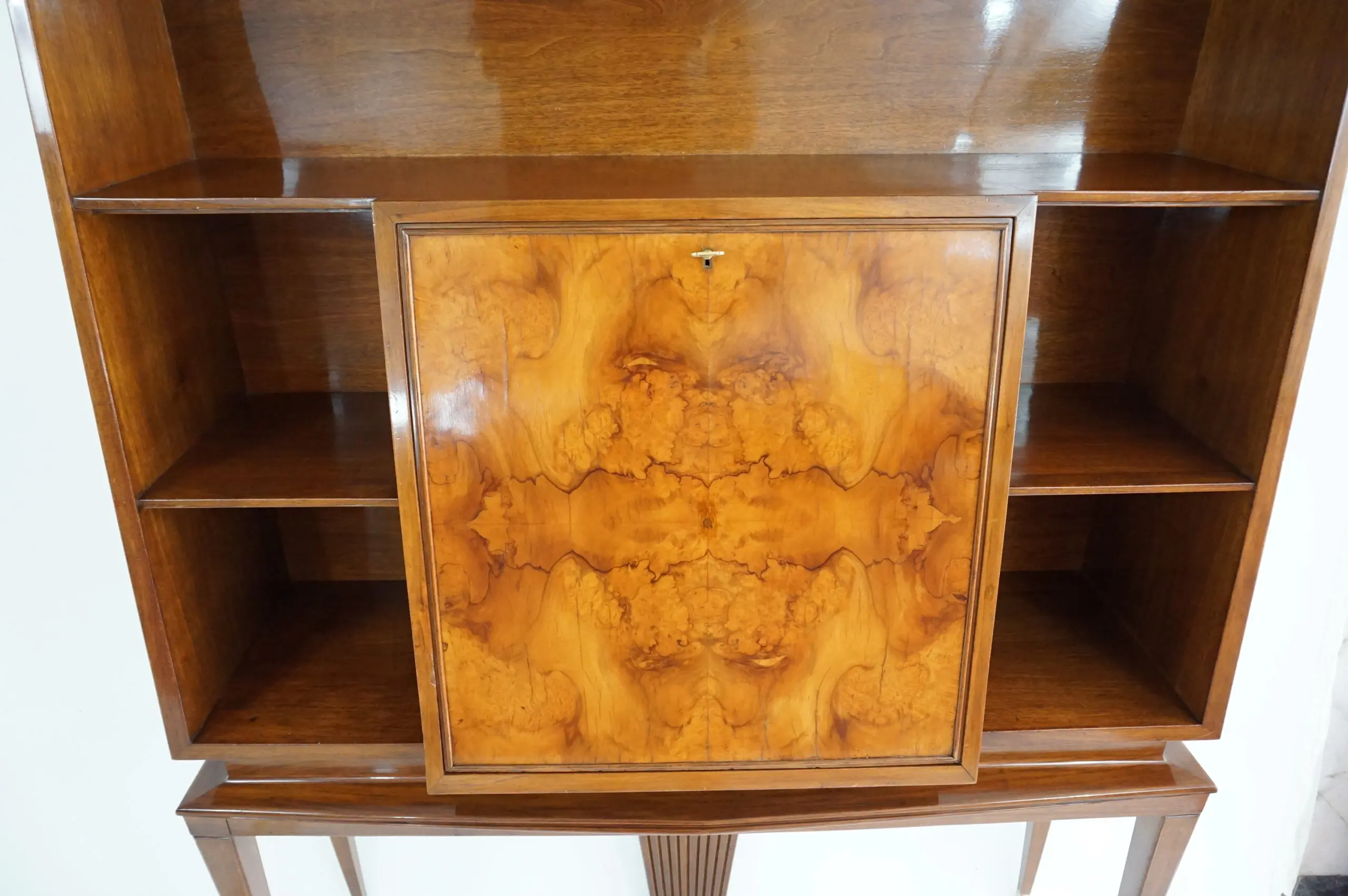 Tomaso Buzzi and Emilio Lancia attr. bookcase cabinet veneered root walnut, 1940 — photo 15