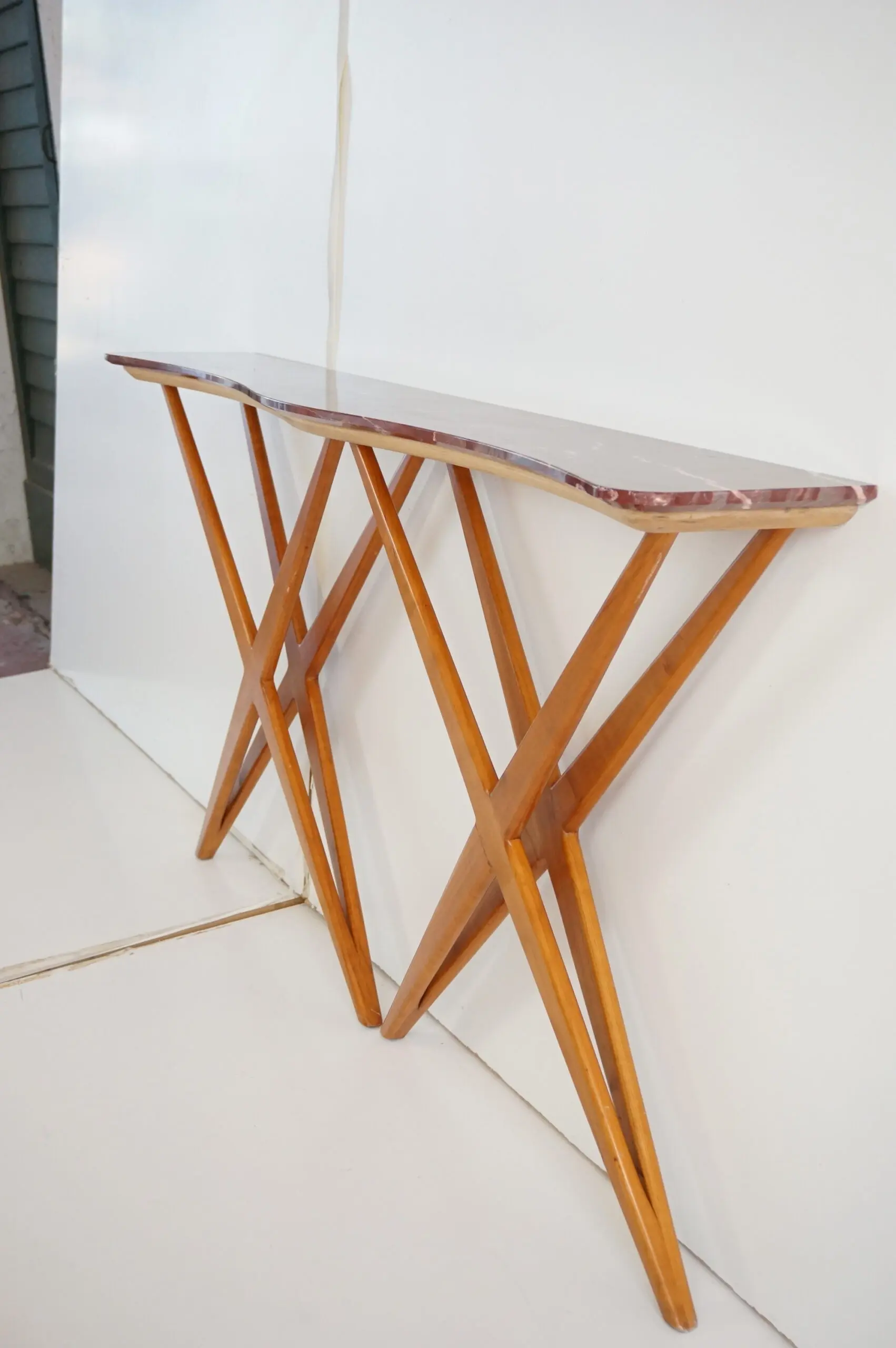large Studio B.B.P.R. walnut and red  marble top console, double X shaped, 1944 — photo 8