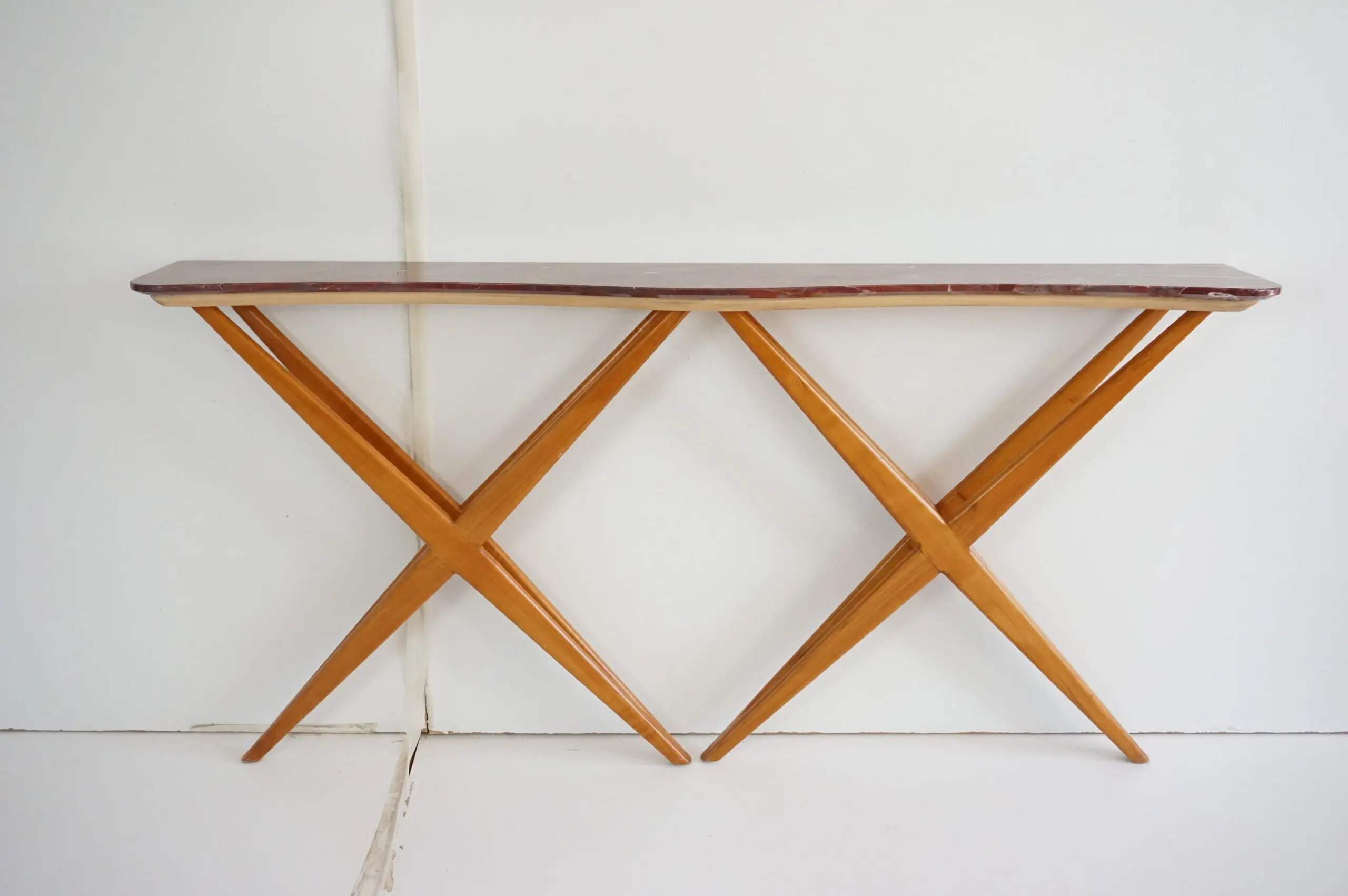 large Studio B.B.P.R. walnut and red  marble top console, double X shaped, 1944 — photo 4
