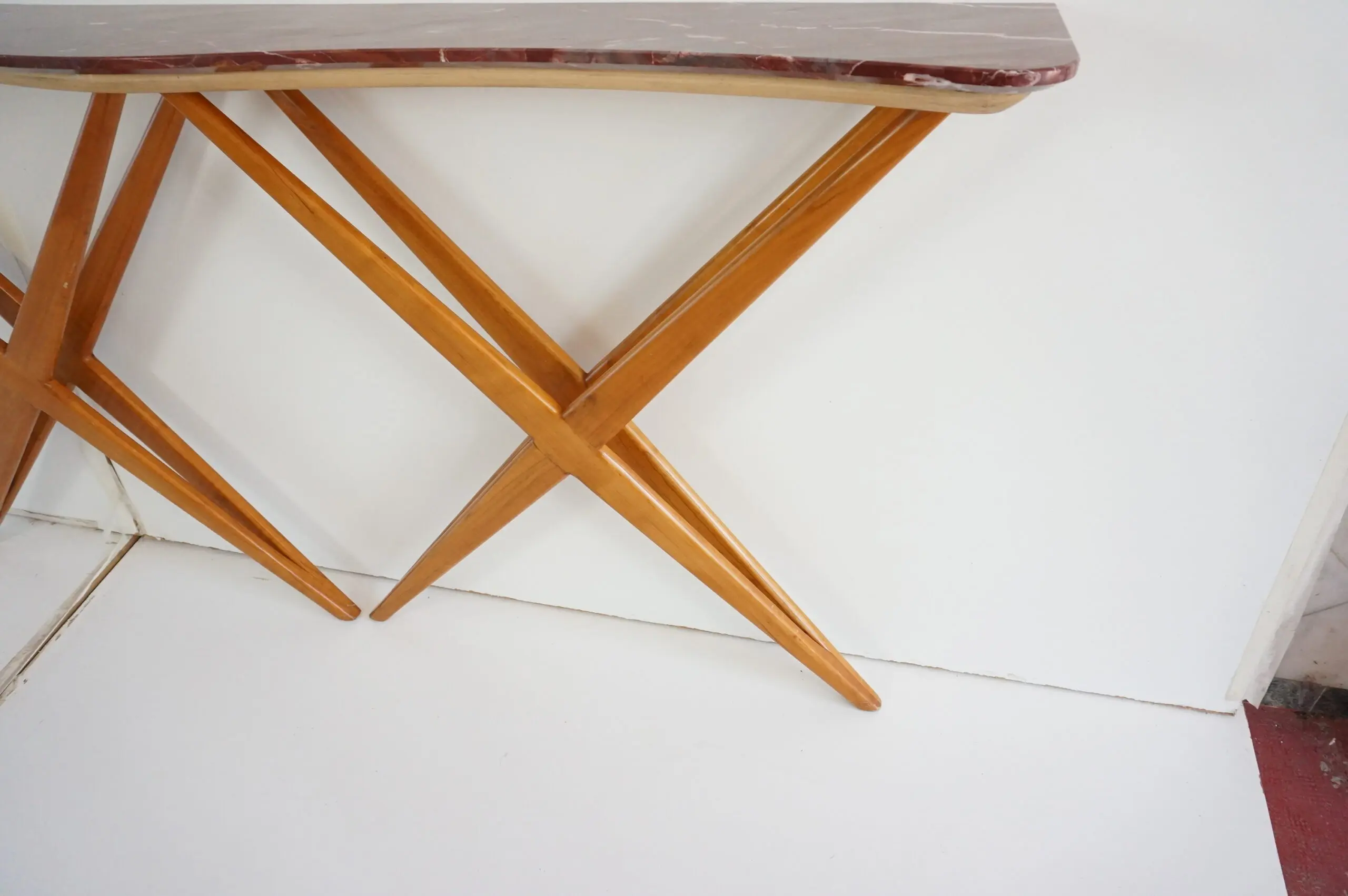 large Studio B.B.P.R. walnut and red  marble top console, double X shaped, 1944 — photo 13