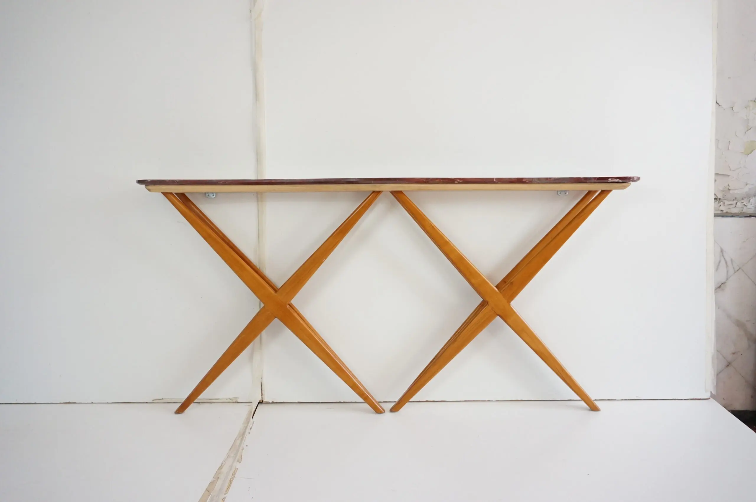 large Studio B.B.P.R. walnut and red  marble top console, double X shaped, 1944 — photo 7