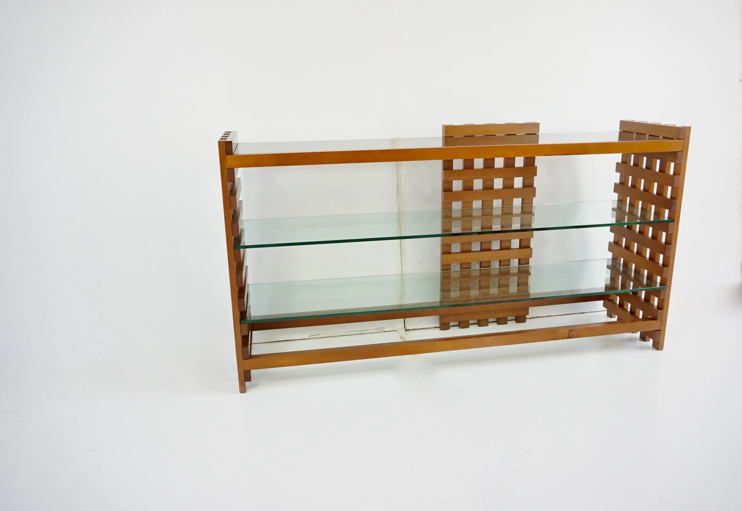 large rationalist bookcase attr. Massimo Vignelli, walnut and glass,1970 — image 3