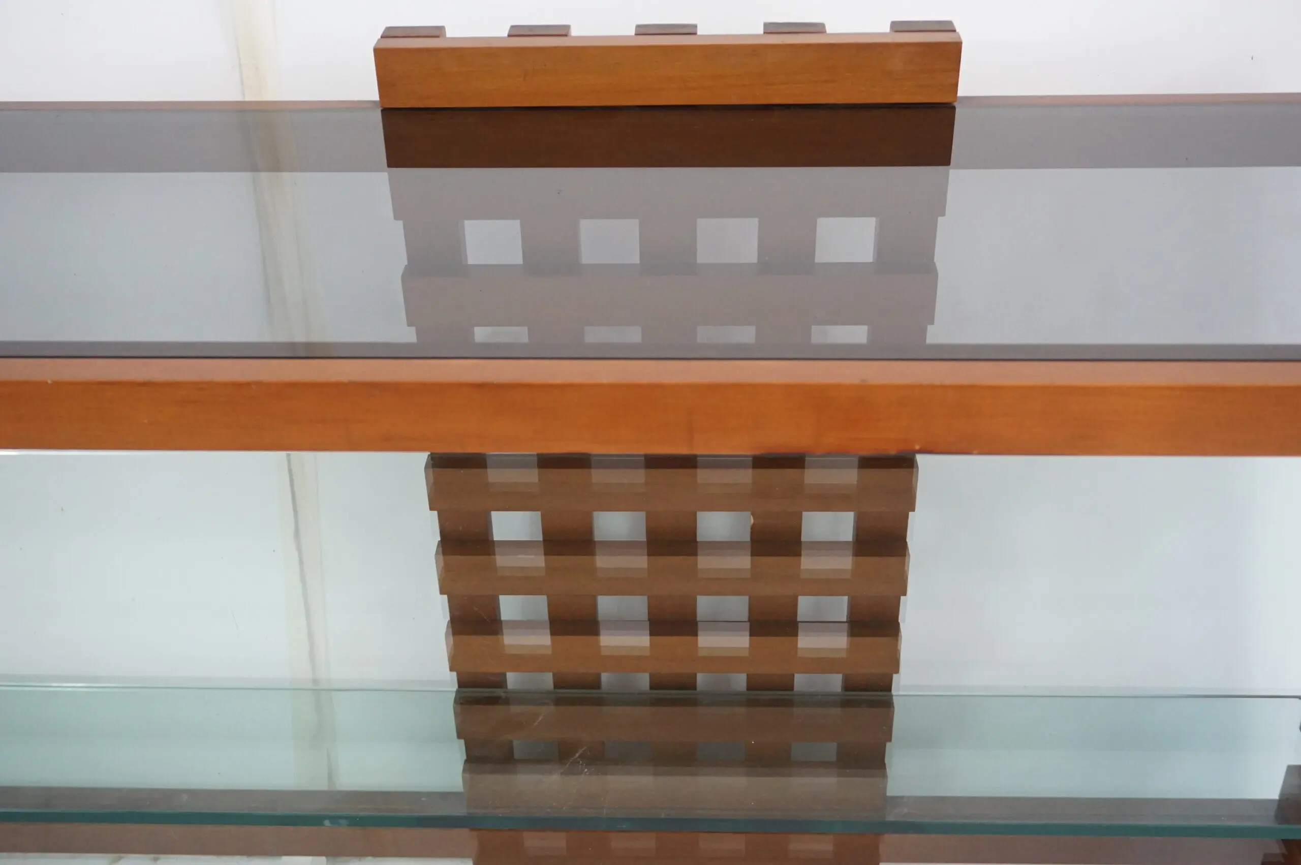 large rationalist bookcase attr. Massimo Vignelli, walnut and glass,1970 — photo 19