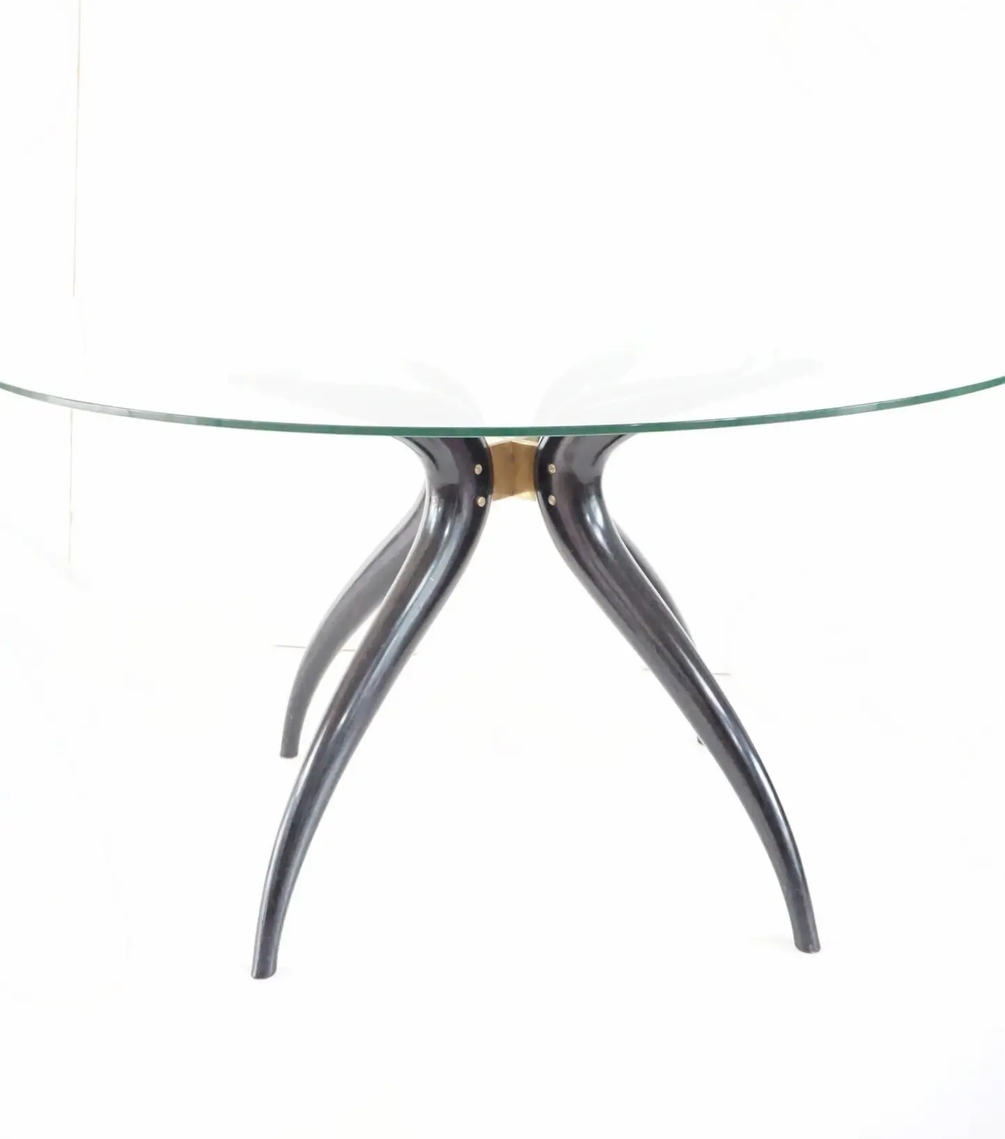 Sculptural round table, follower C.Mollino, lacquered wood, brass and glass, 1945 — photo 5