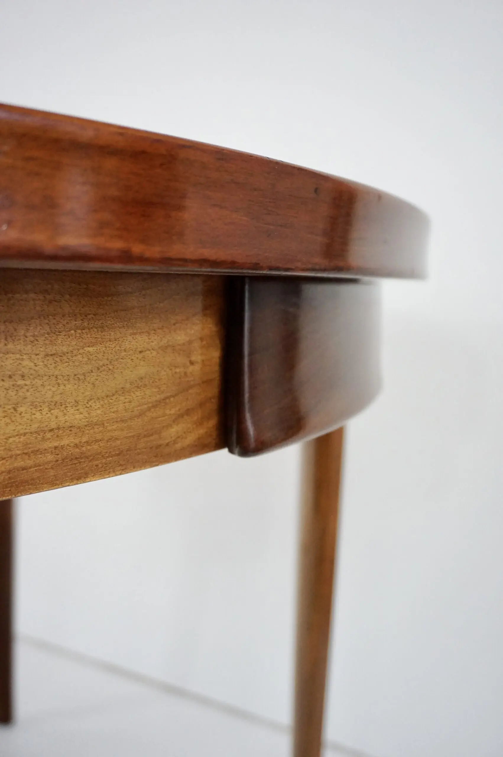 Paolo Buffa round center or game table, walnut, five hidden drawers, 1950 — photo 7