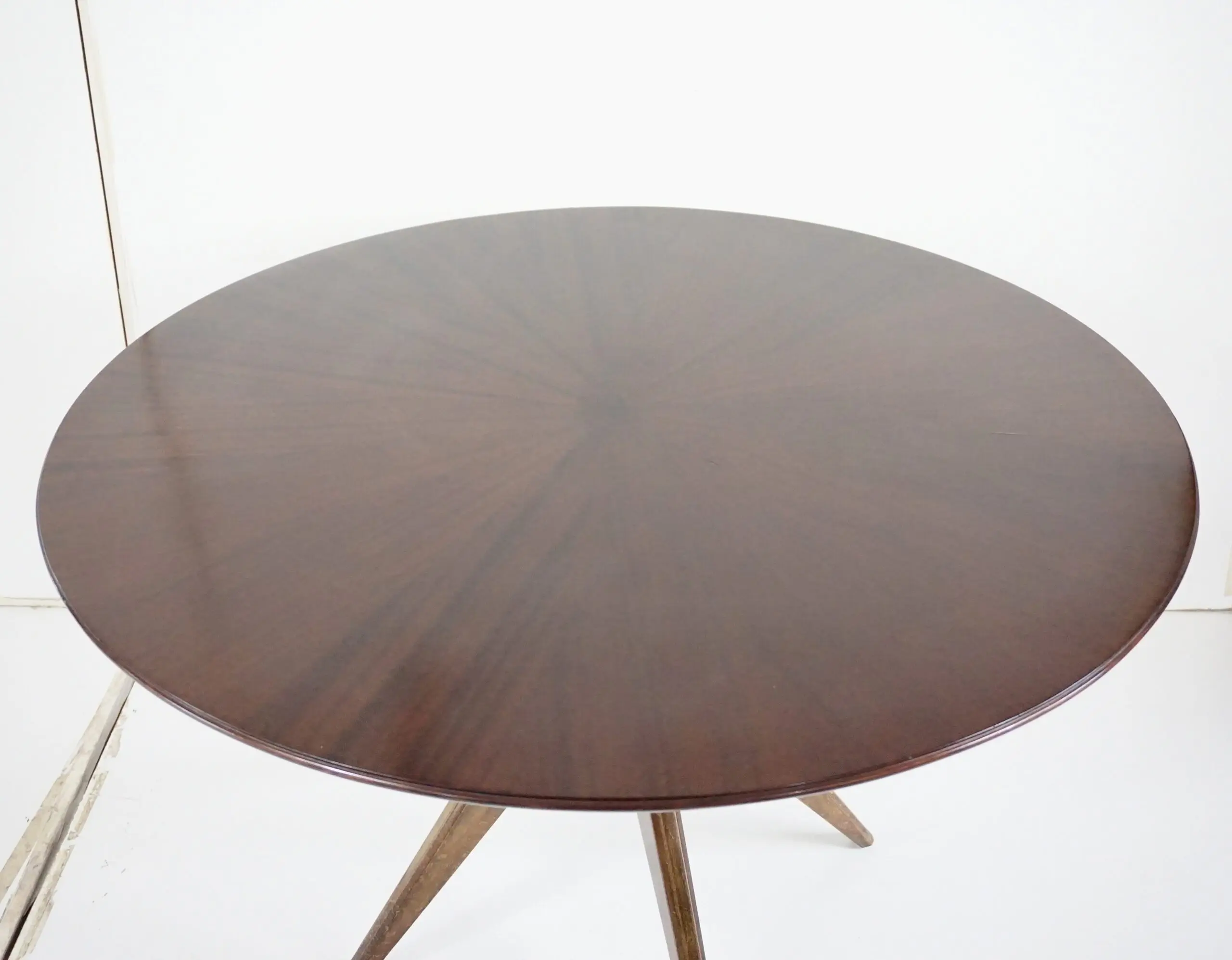 Osvaldo Borsani round dining table, walnut, four feet, circa 1951 — image 3