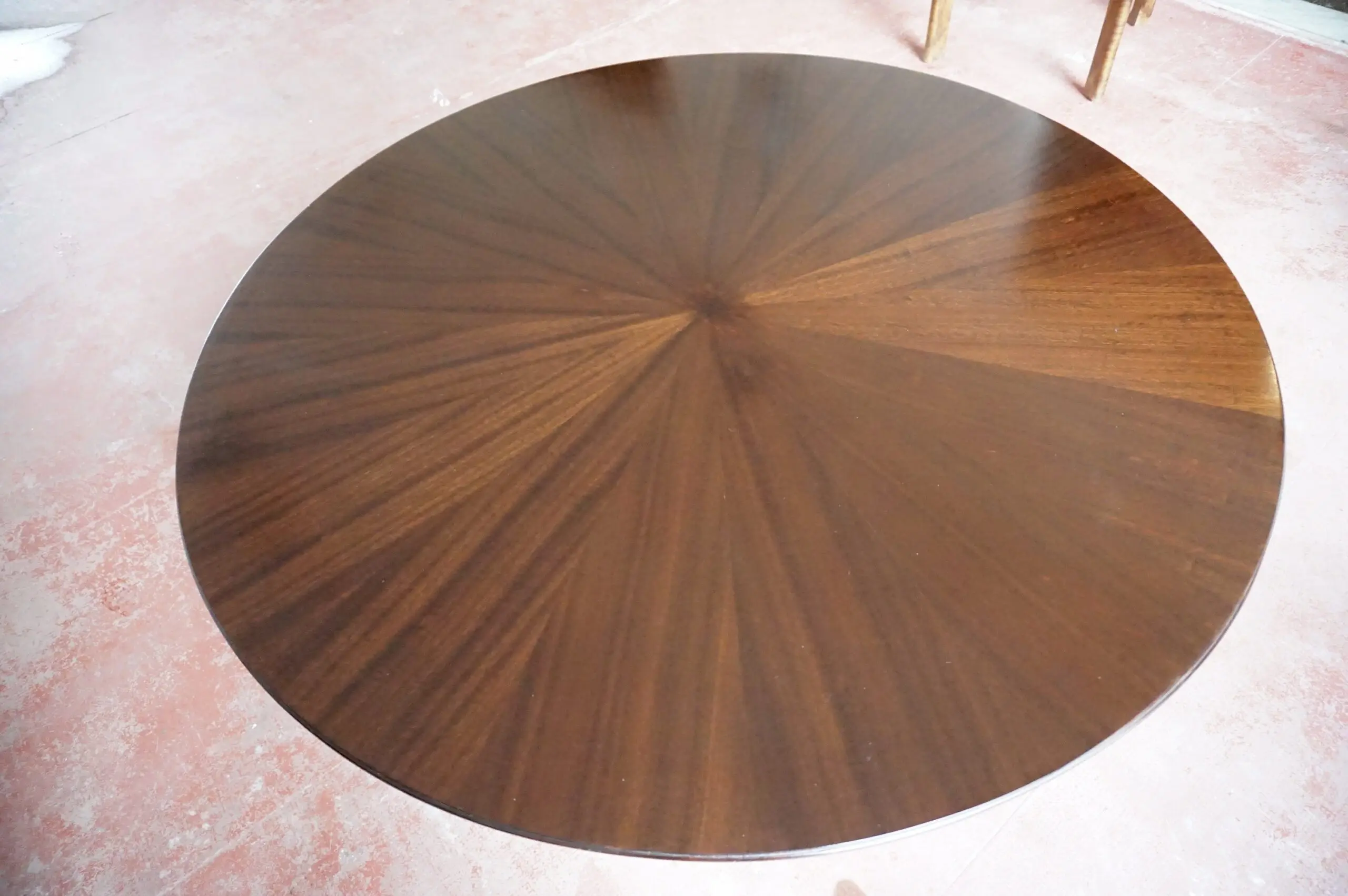Osvaldo Borsani round dining table, walnut, four feet, circa 1951 — photo 10