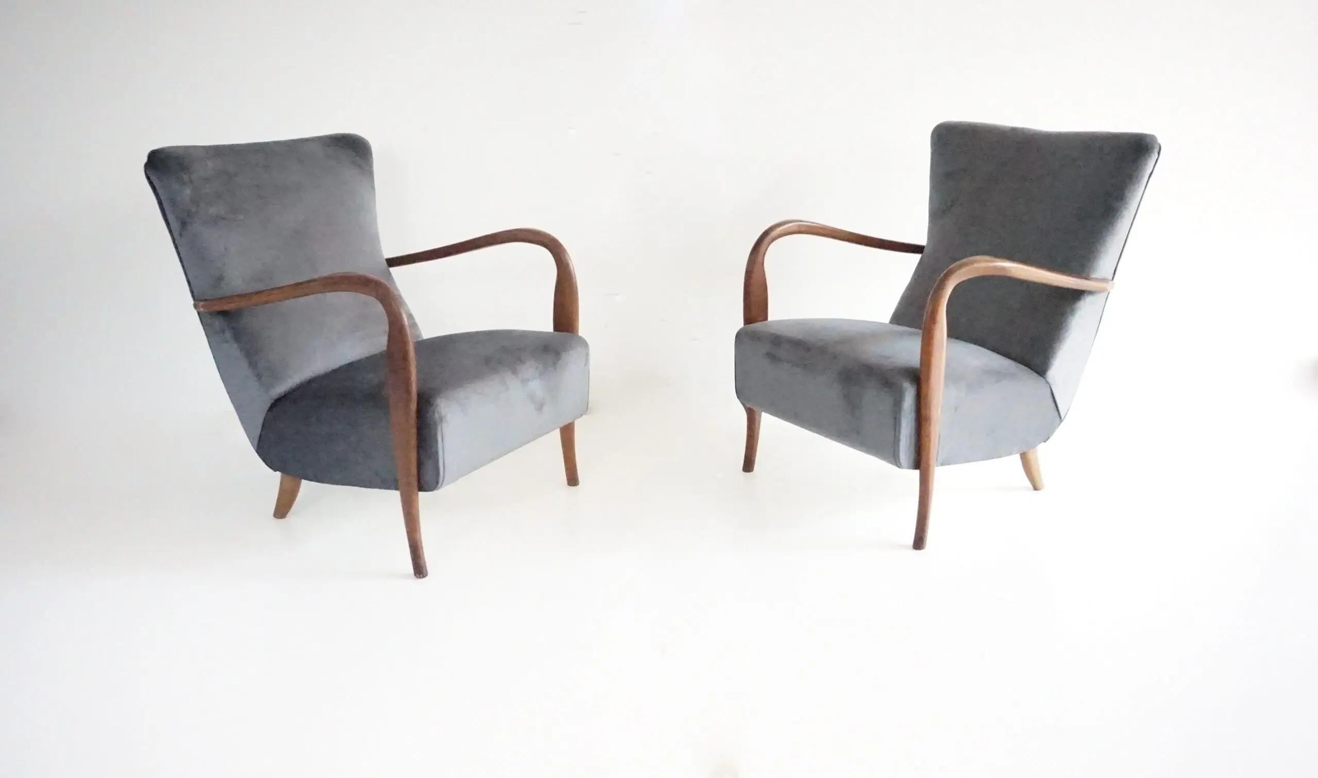 pair of wood and grey velvet armchairs mod. 401 from Cassina, Meda, 1940 — image 2