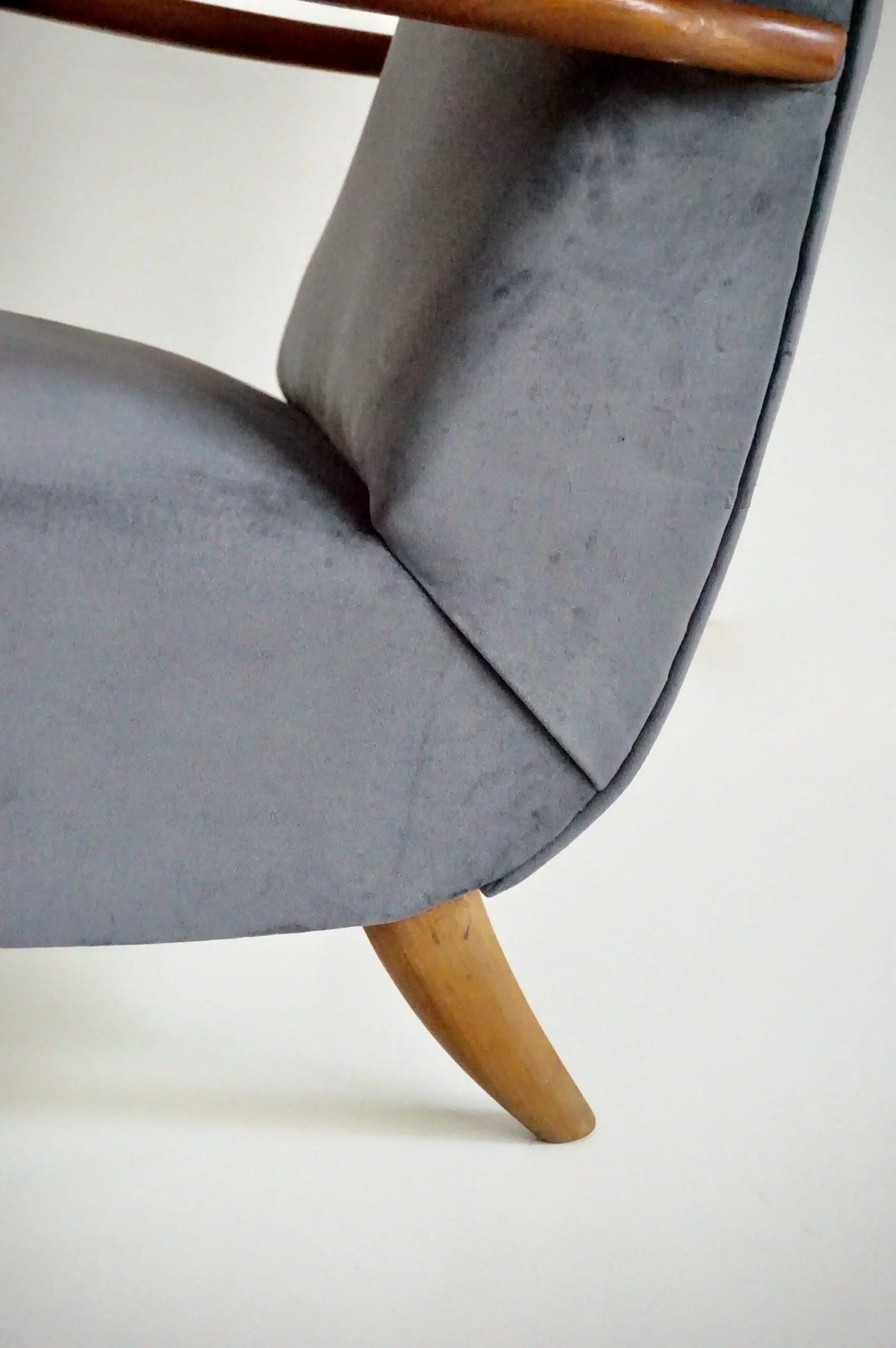 pair of wood and grey velvet armchairs mod. 401 from Cassina, Meda, 1940 — photo 12