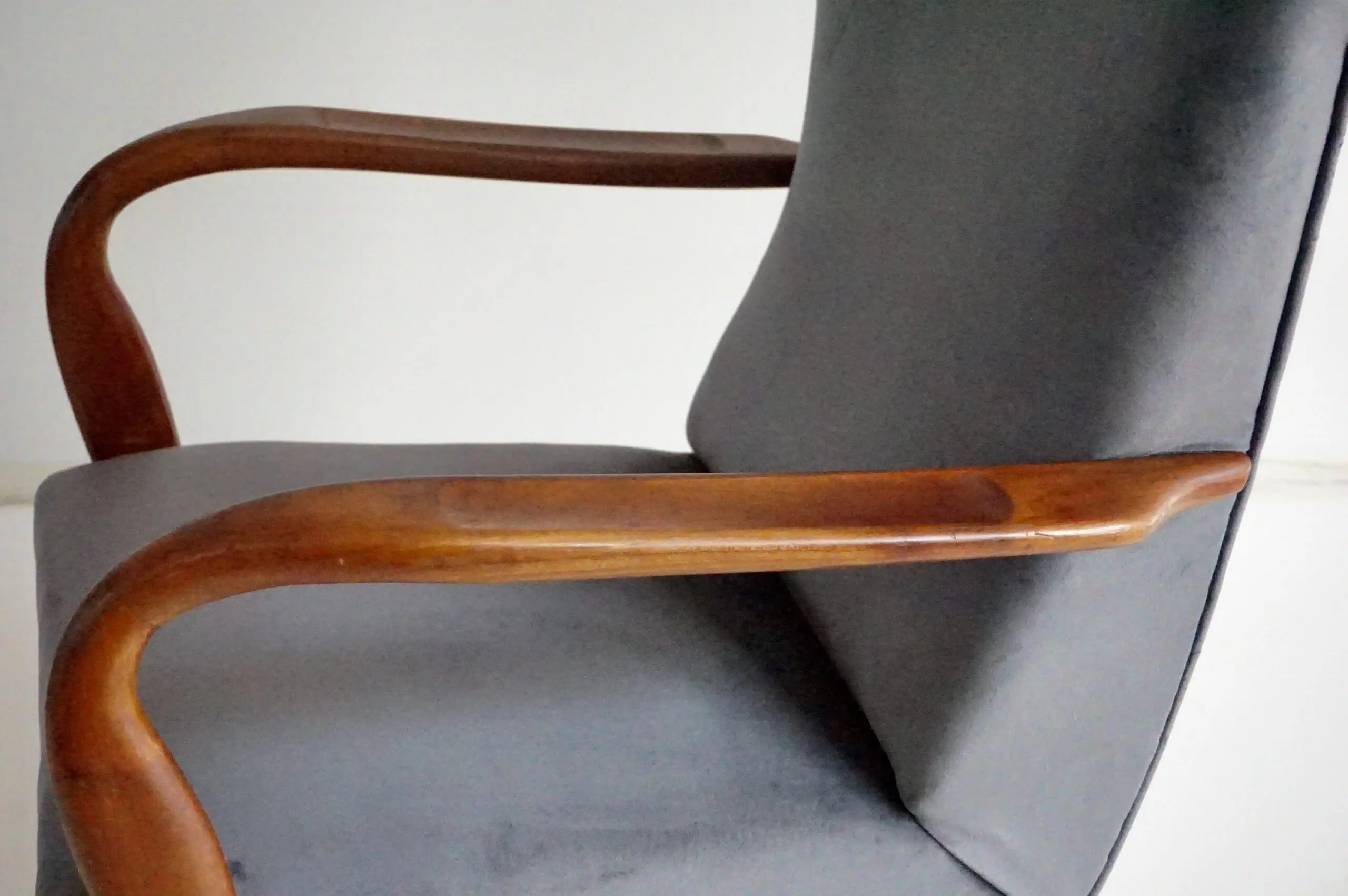 pair of wood and grey velvet armchairs mod. 401 from Cassina, Meda, 1940 — photo 11