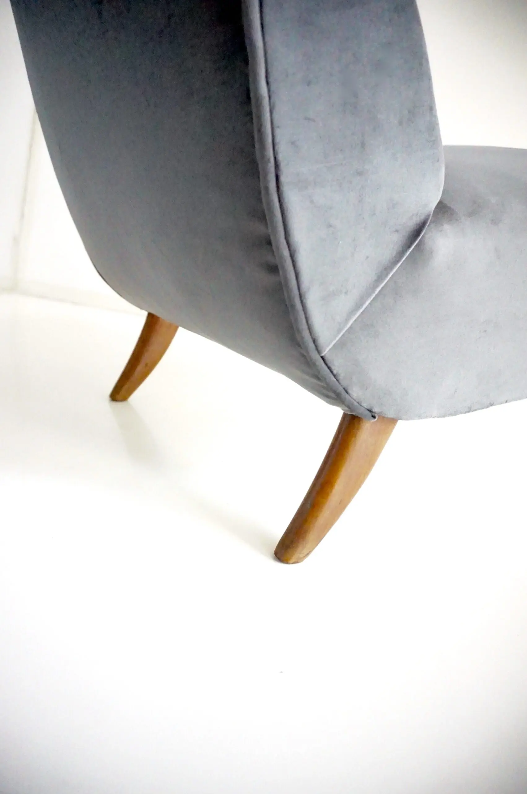 pair of wood and grey velvet armchairs mod. 401 from Cassina, Meda, 1940 — photo 17