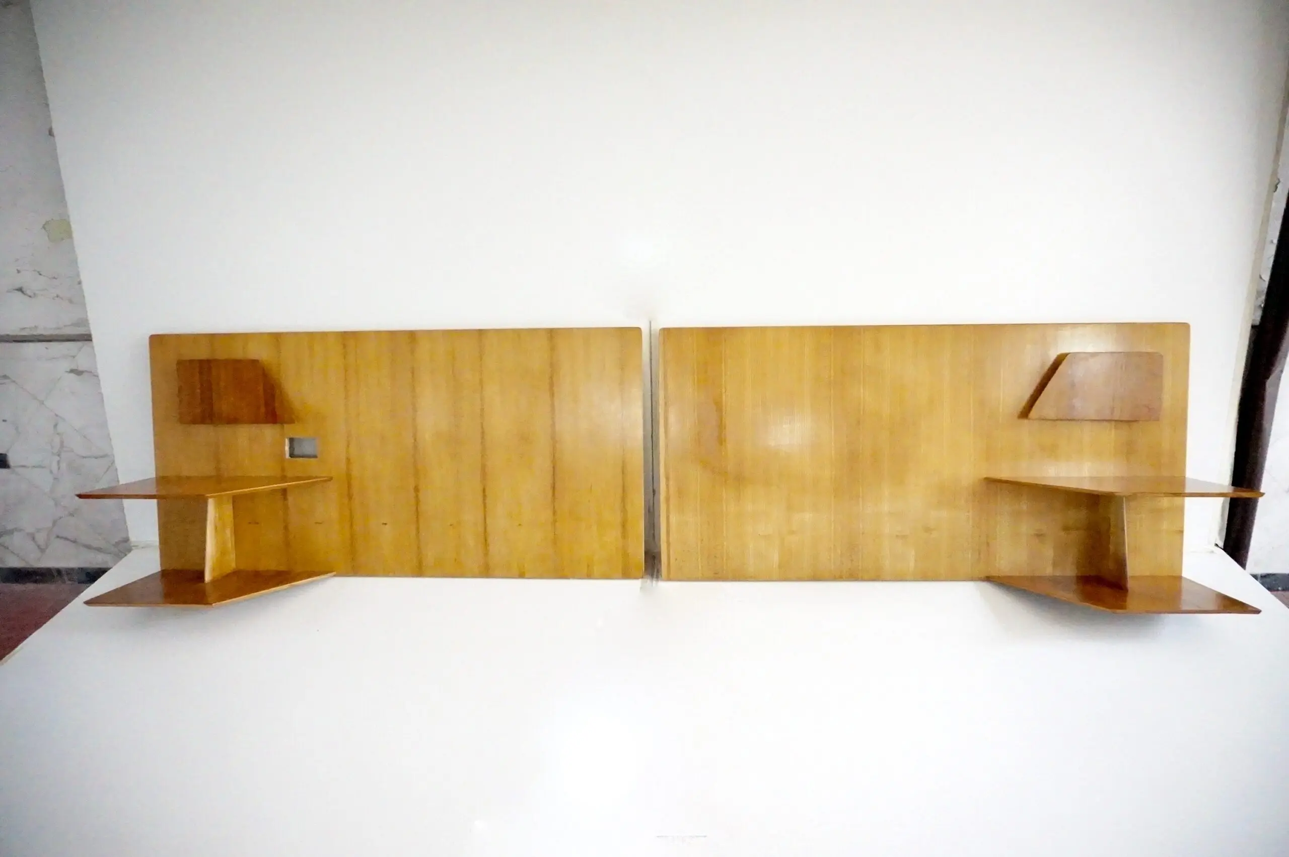 Gio Ponti pair of rare elm wood Headboards fitted bedside tables, Hotel Royal, 1955 — image 2