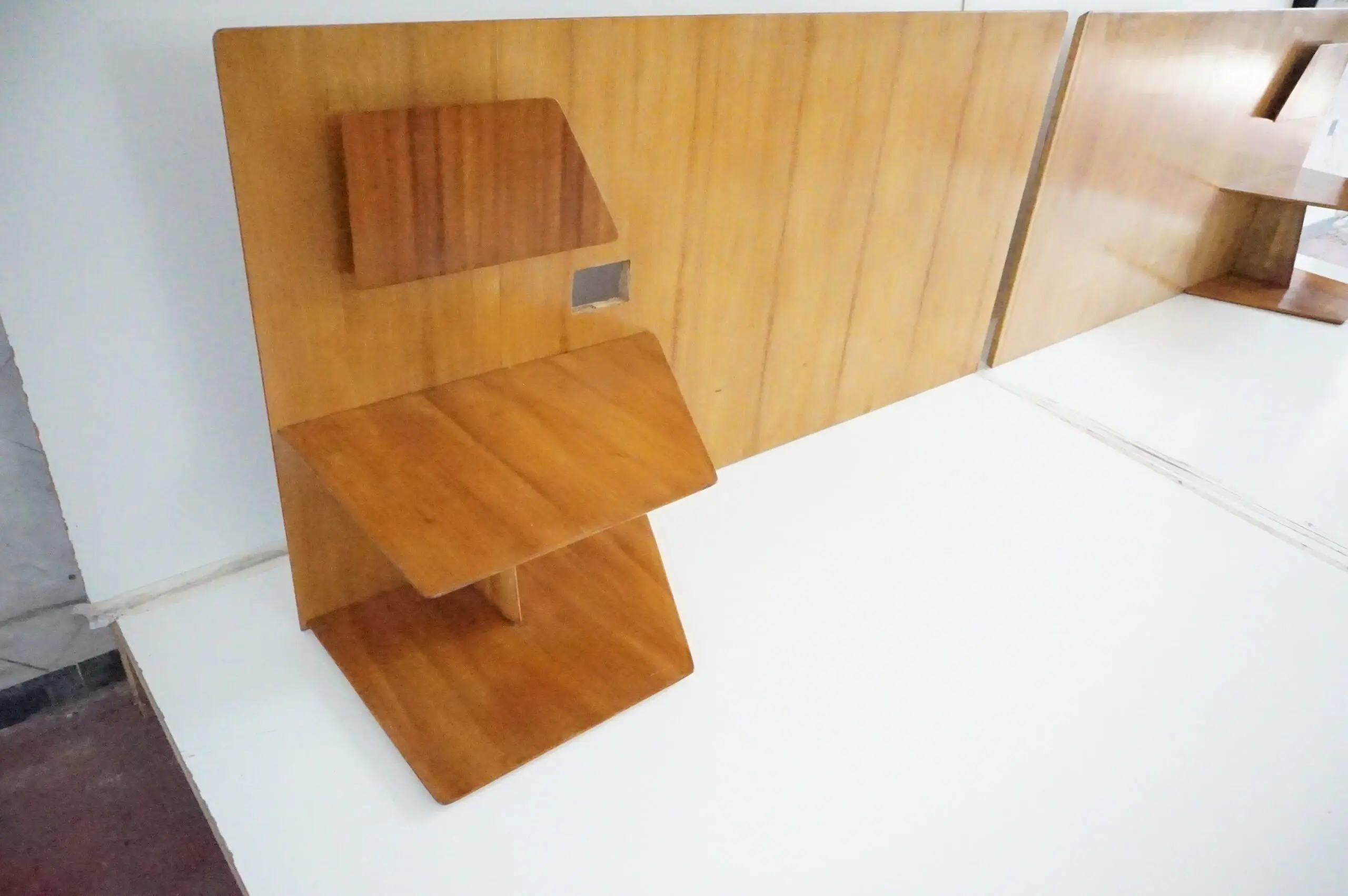 Gio Ponti pair of rare elm wood Headboards fitted bedside tables, Hotel Royal, 1955 — photo 15