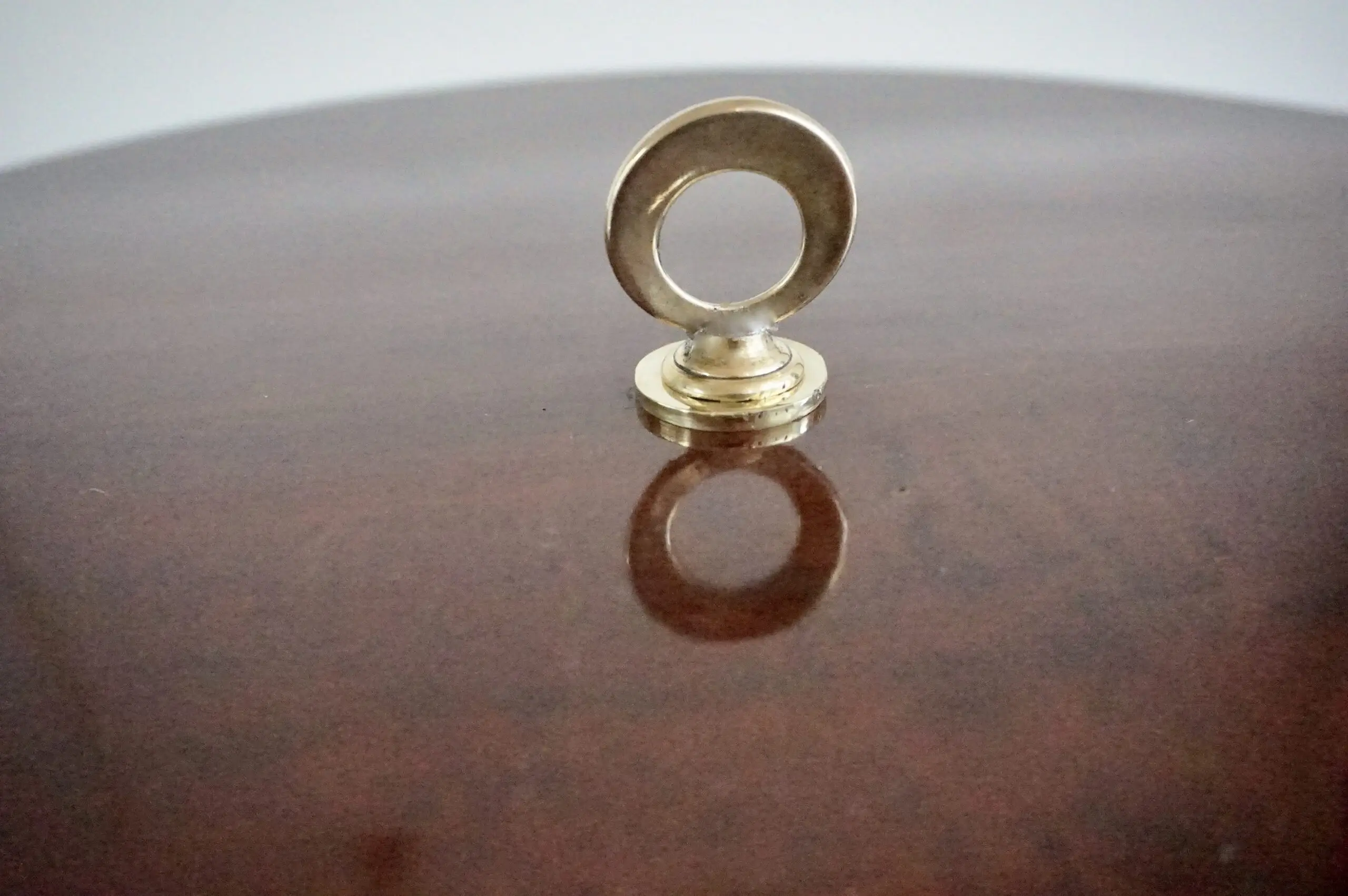 round  gueridon side table brass, marble and walnut, C6, Lorenzo Ciompi, 2025 — photo 8