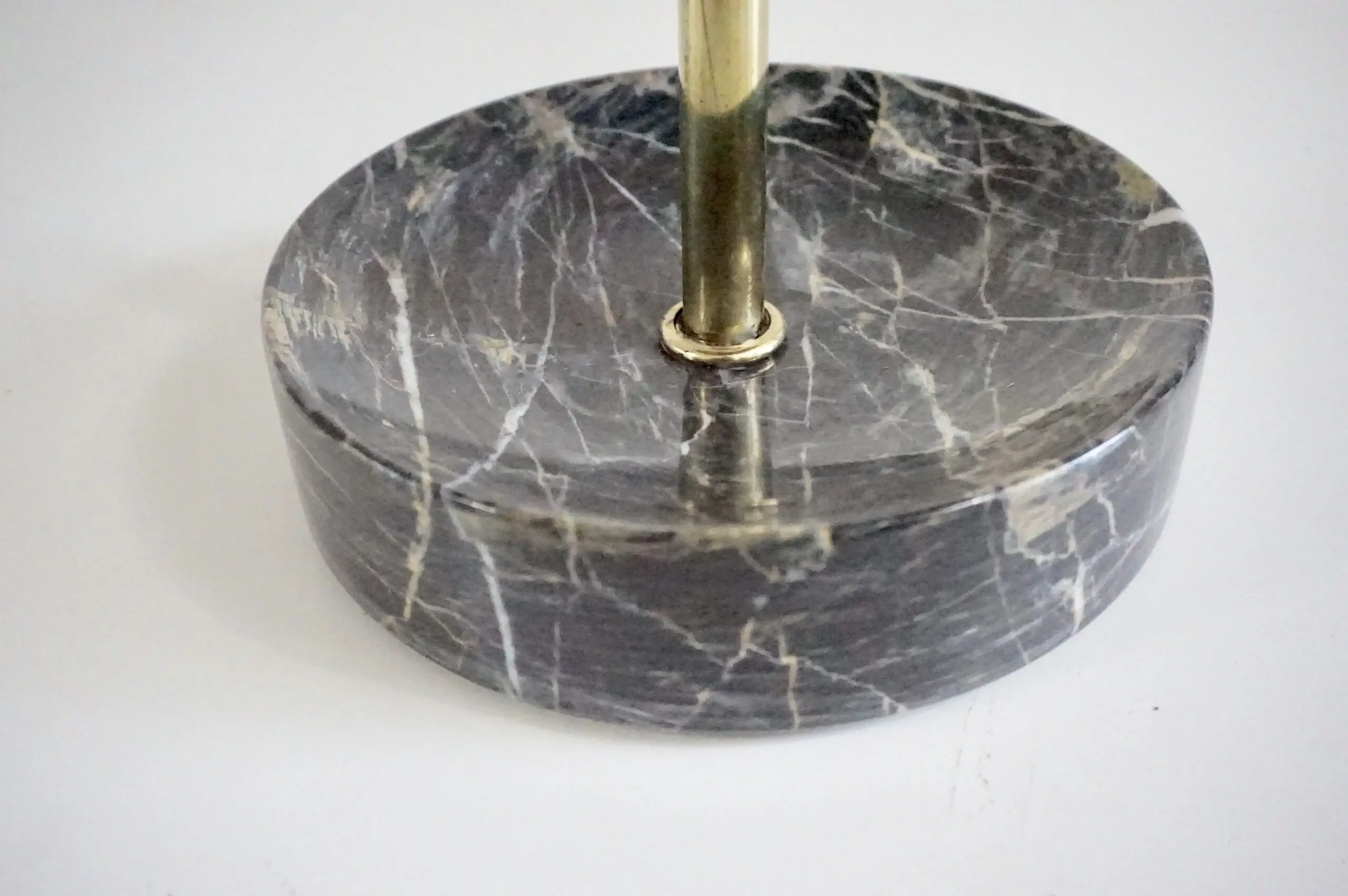 round  gueridon side table brass, marble and walnut, C6, Lorenzo Ciompi, 2025 — photo 11