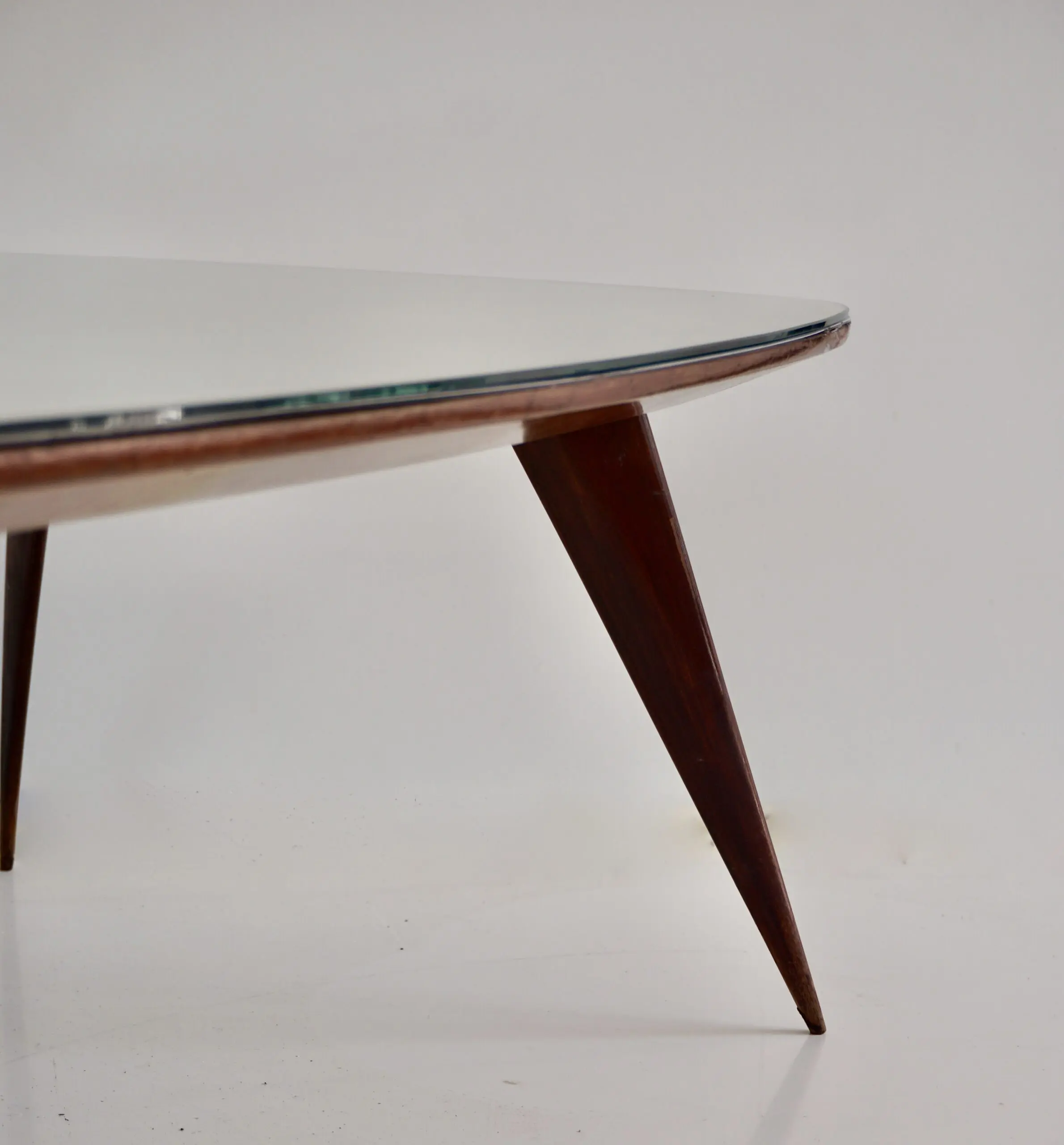 large Cesare Lacca walnut coffee table, three feet irregular shape, mirrored top — photo 9