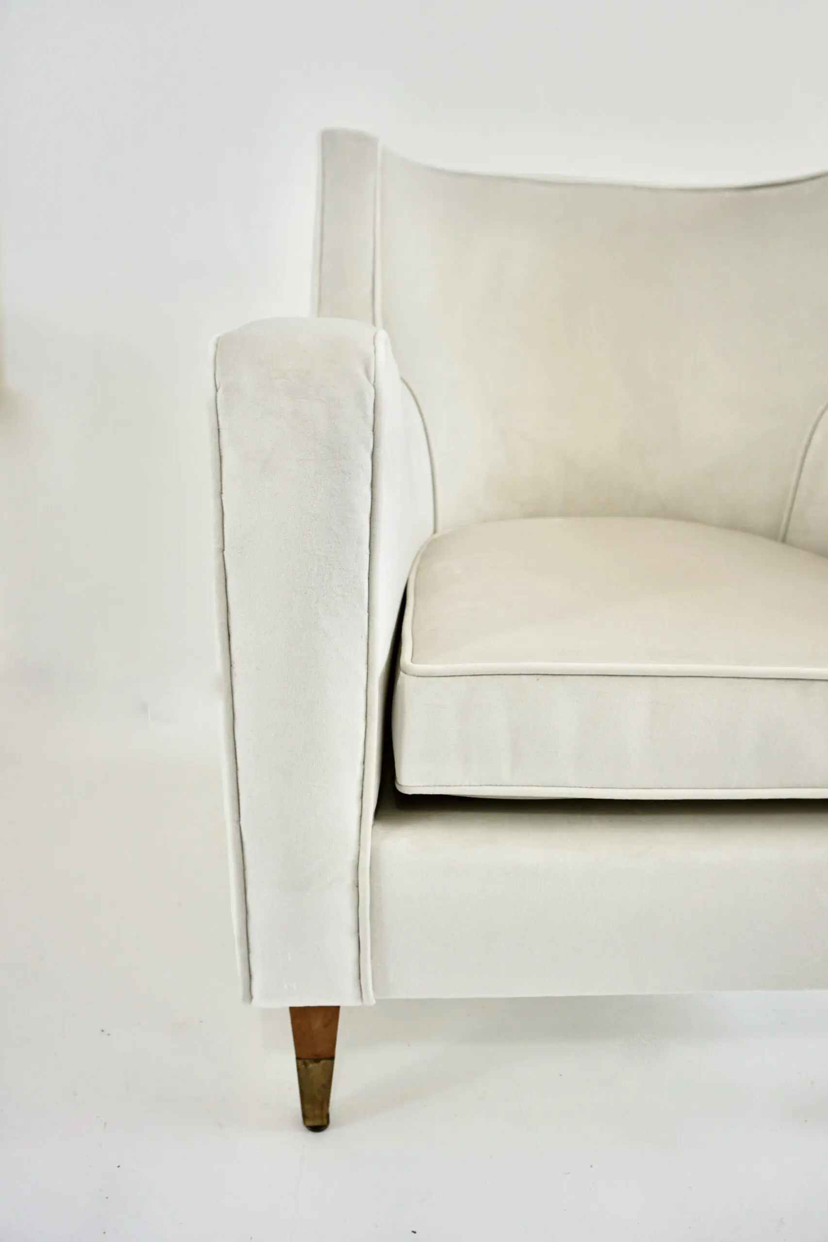 pair of GIO PONTI armchairs white velvet  brass feet for private residence 1955 — photo 13