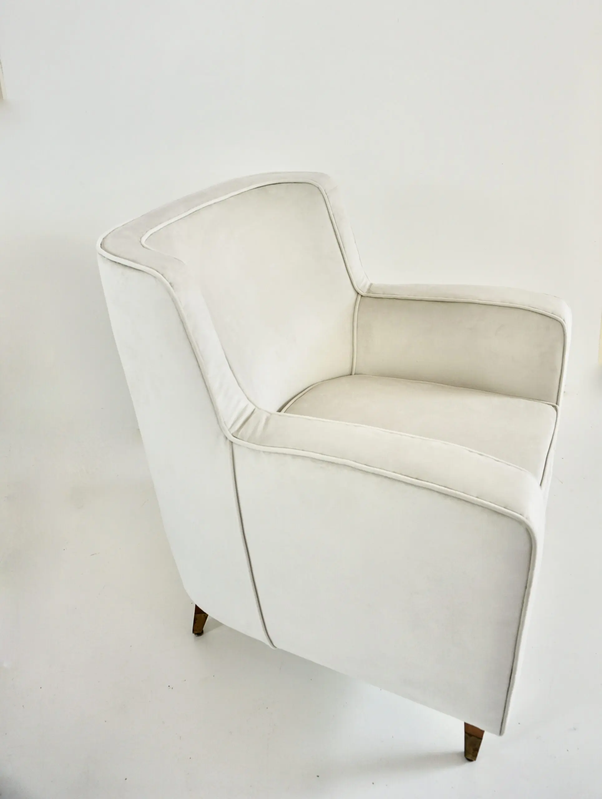 pair of GIO PONTI armchairs white velvet  brass feet for private residence 1955 — photo 9