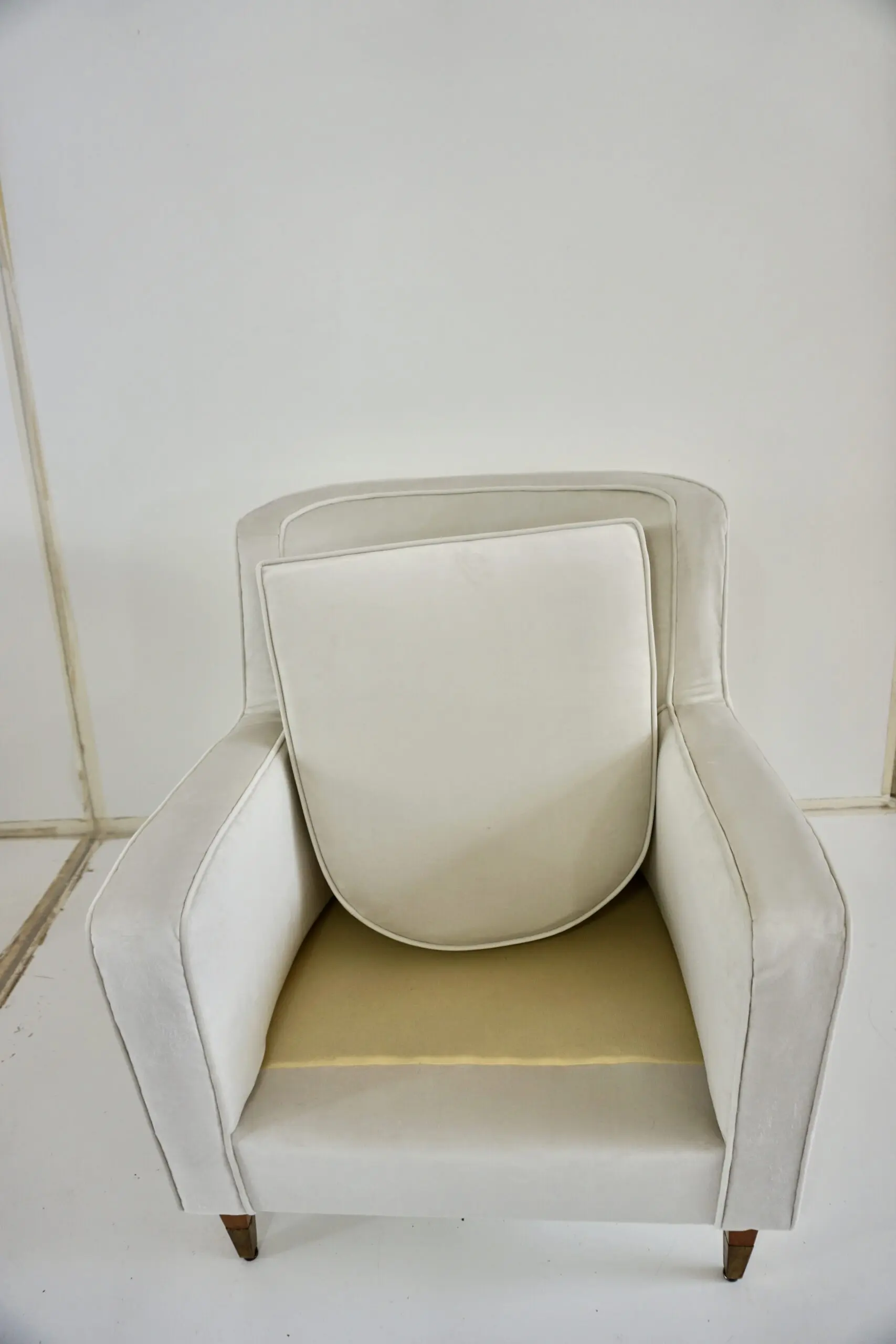 pair of GIO PONTI armchairs white velvet  brass feet for private residence 1955 — photo 16