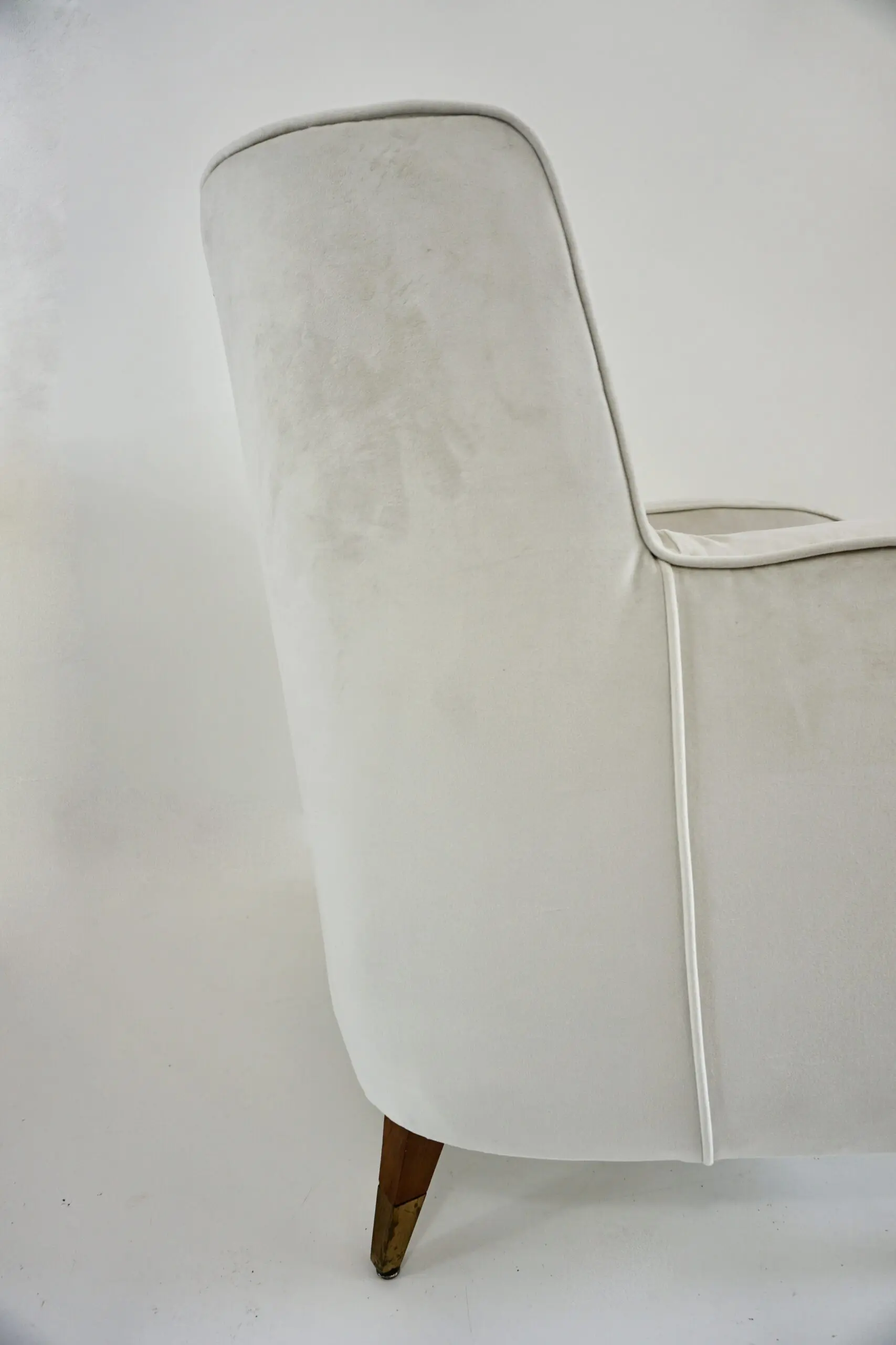 pair of GIO PONTI armchairs white velvet  brass feet for private residence 1955 — photo 17