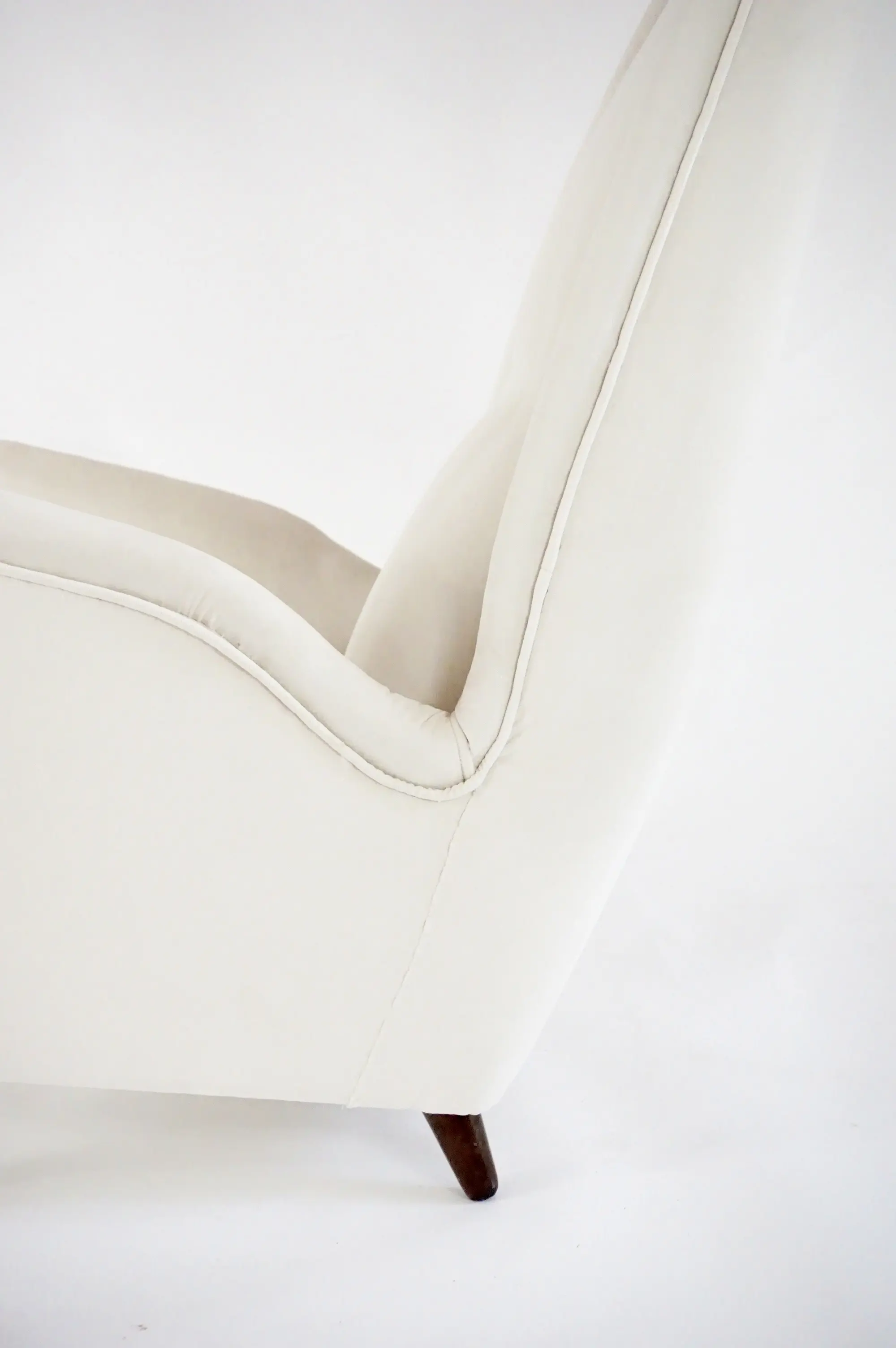Gio Ponti ivory wingback armchair, model n. 512 by Cassina, 1950 — photo 10