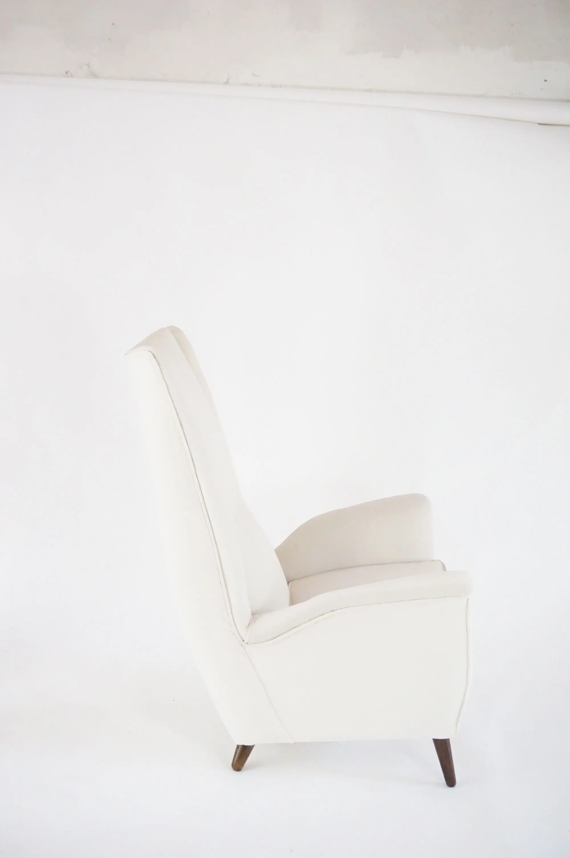 Gio Ponti ivory wingback armchair, model n. 512 by Cassina, 1950 — photo 5