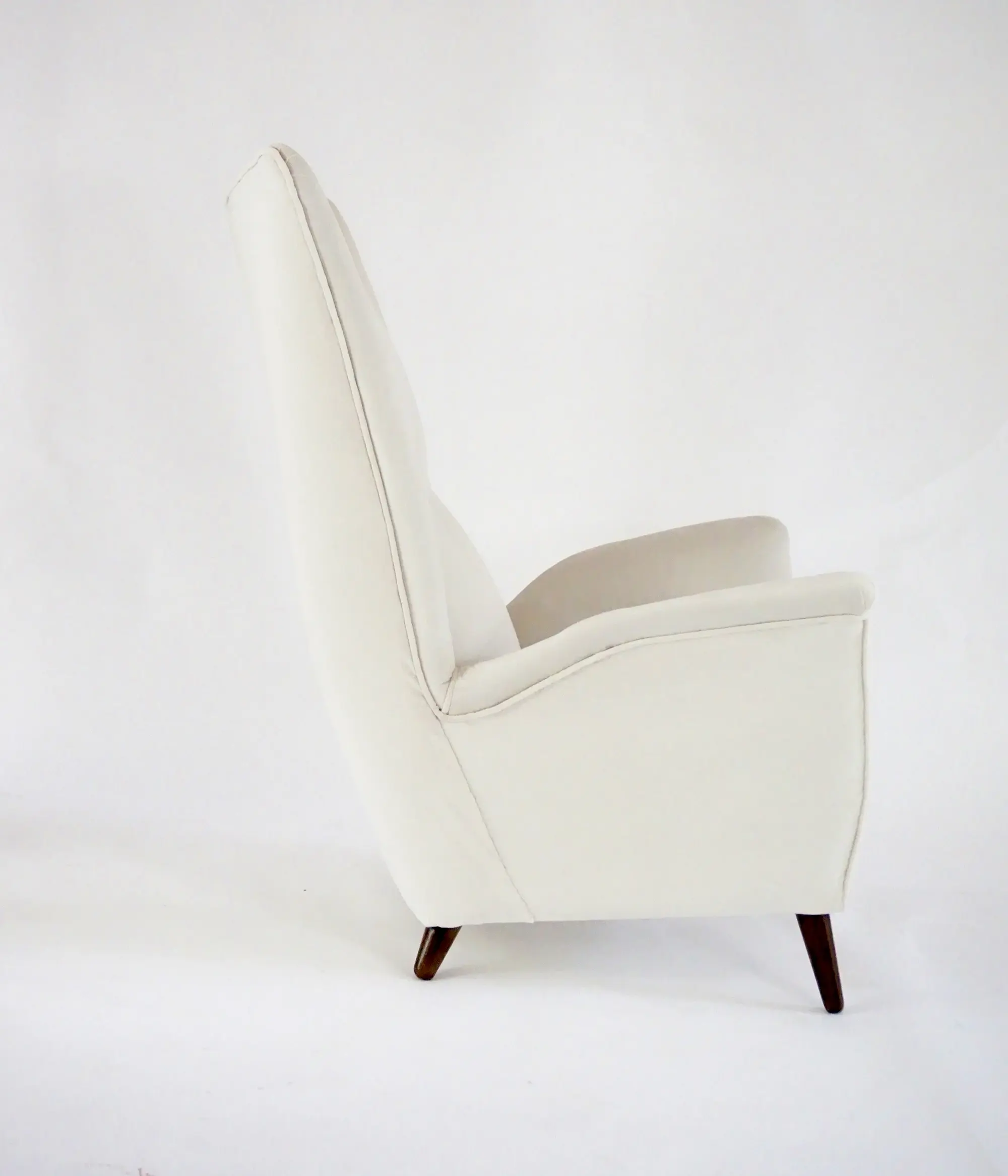 Gio Ponti ivory wingback armchair, model n. 512 by Cassina, 1950 — photo 4