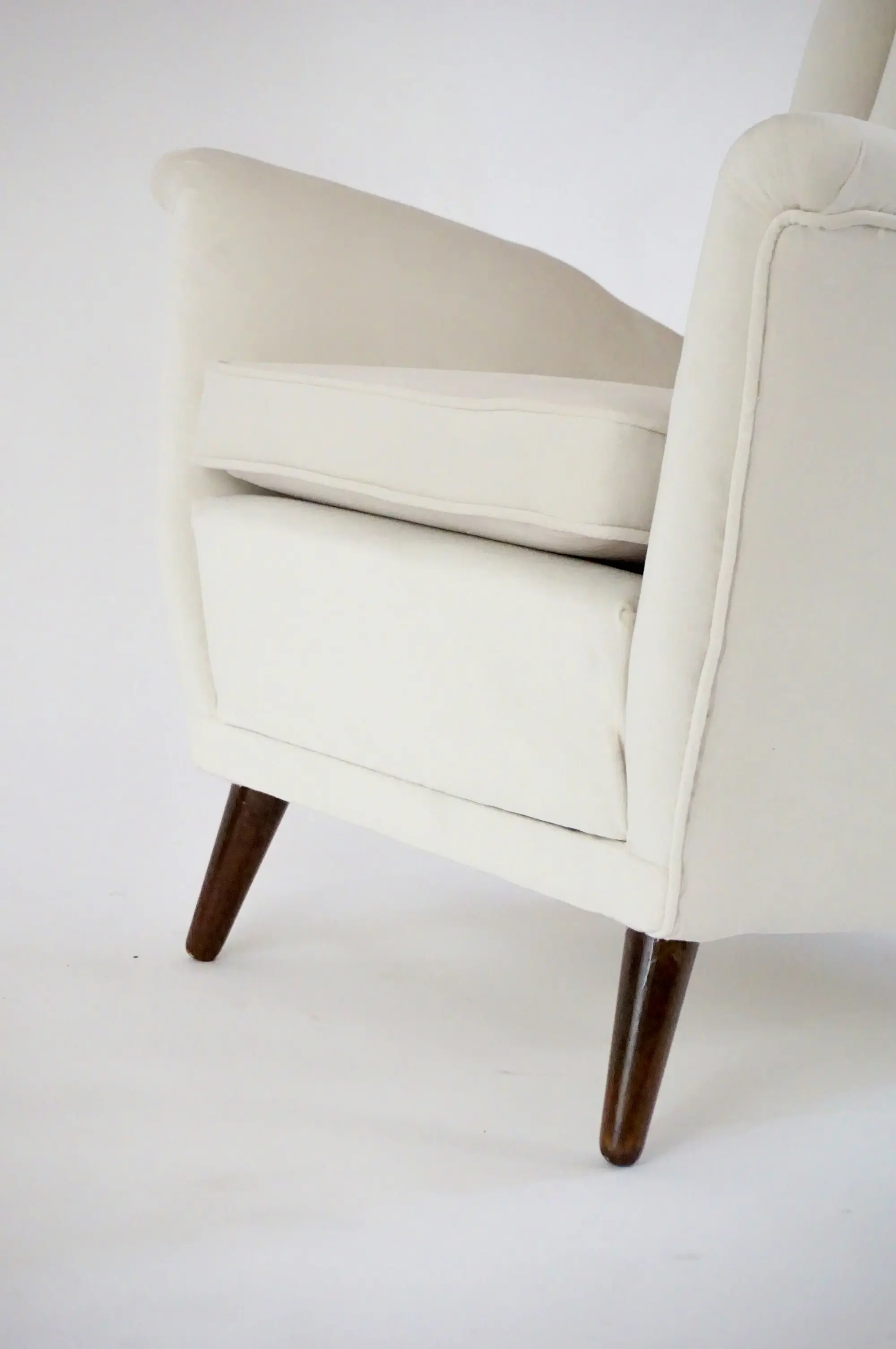 Gio Ponti ivory wingback armchair, model n. 512 by Cassina, 1950 — photo 14