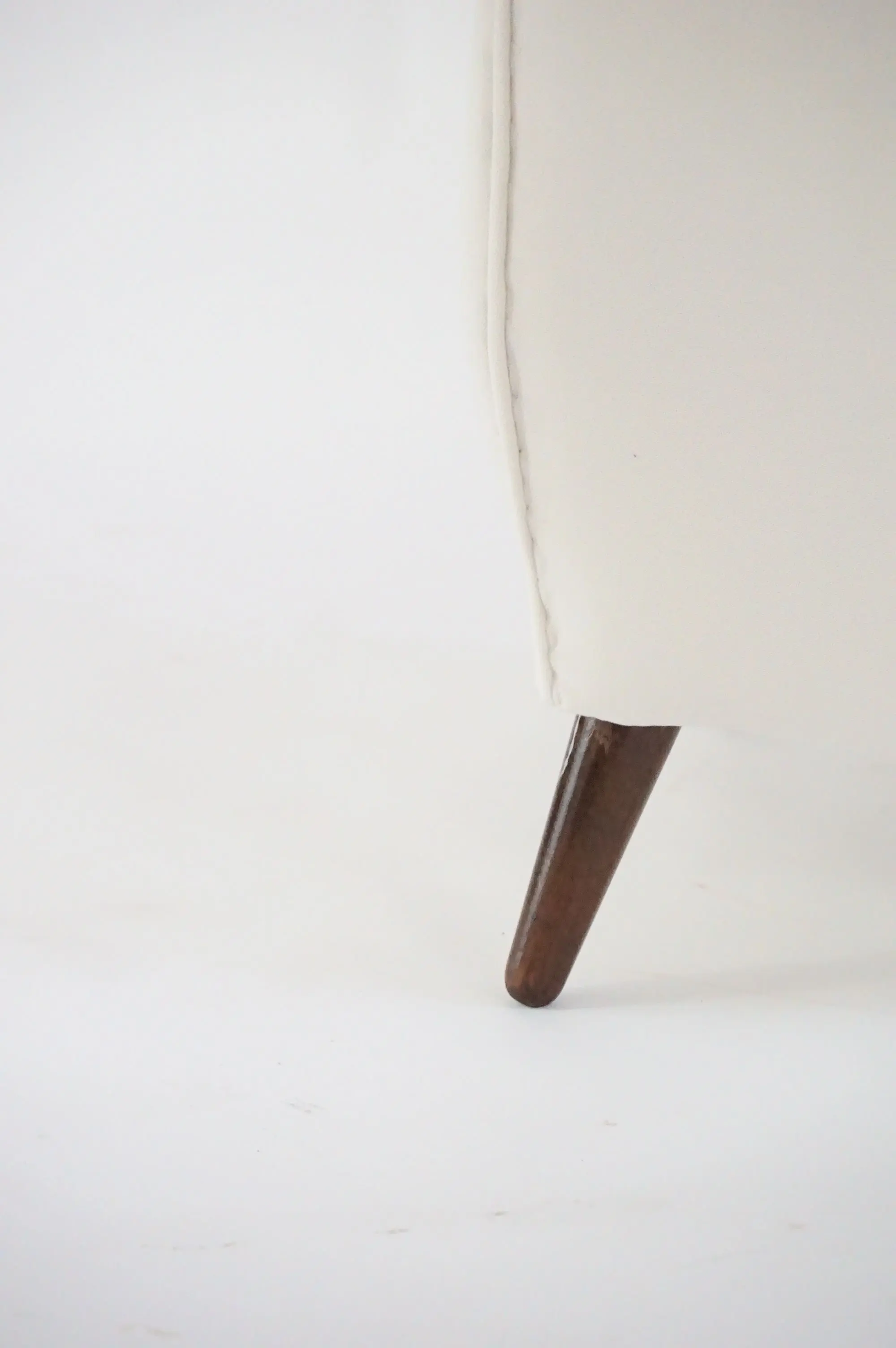 Gio Ponti ivory wingback armchair, model n. 512 by Cassina, 1950 — photo 12