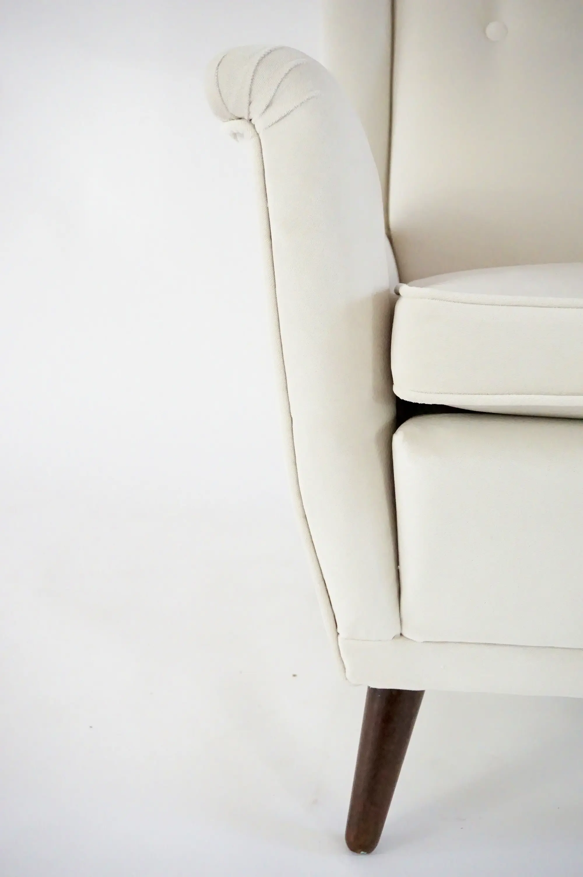 Gio Ponti ivory wingback armchair, model n. 512 by Cassina, 1950 — photo 15